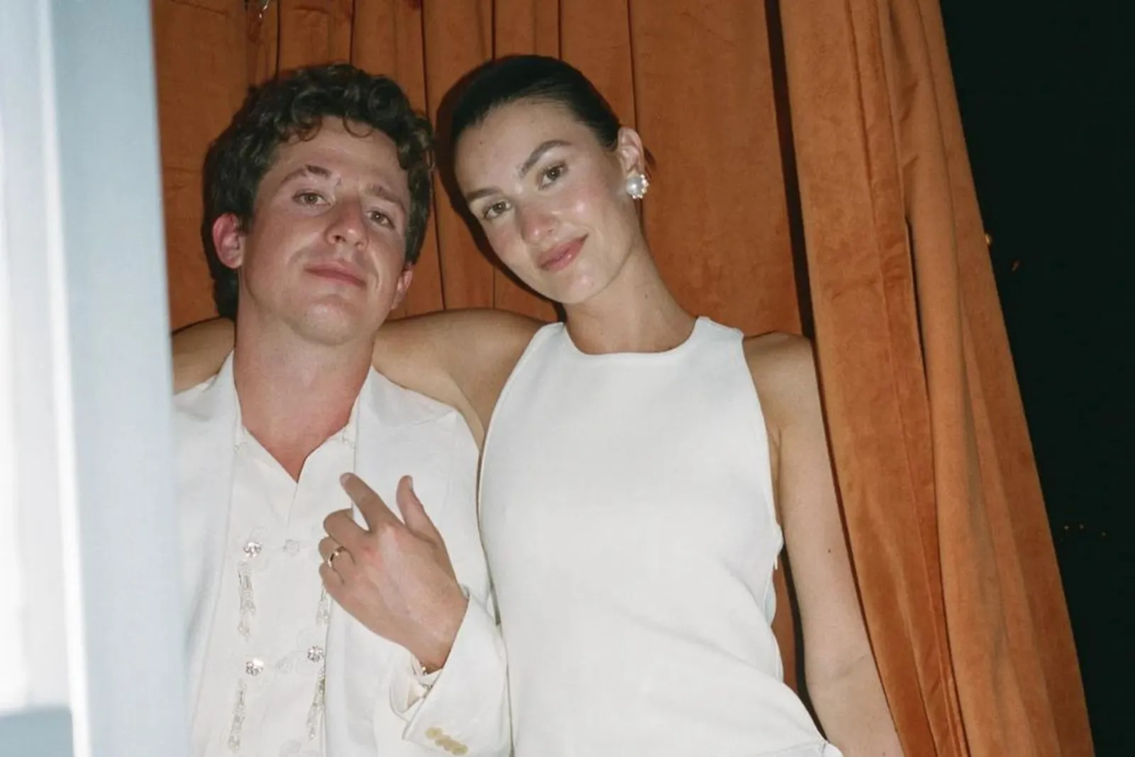 Dua Tahun Pacaran, Charlie Puth dan Brooke Sansone Resmi Menikah!