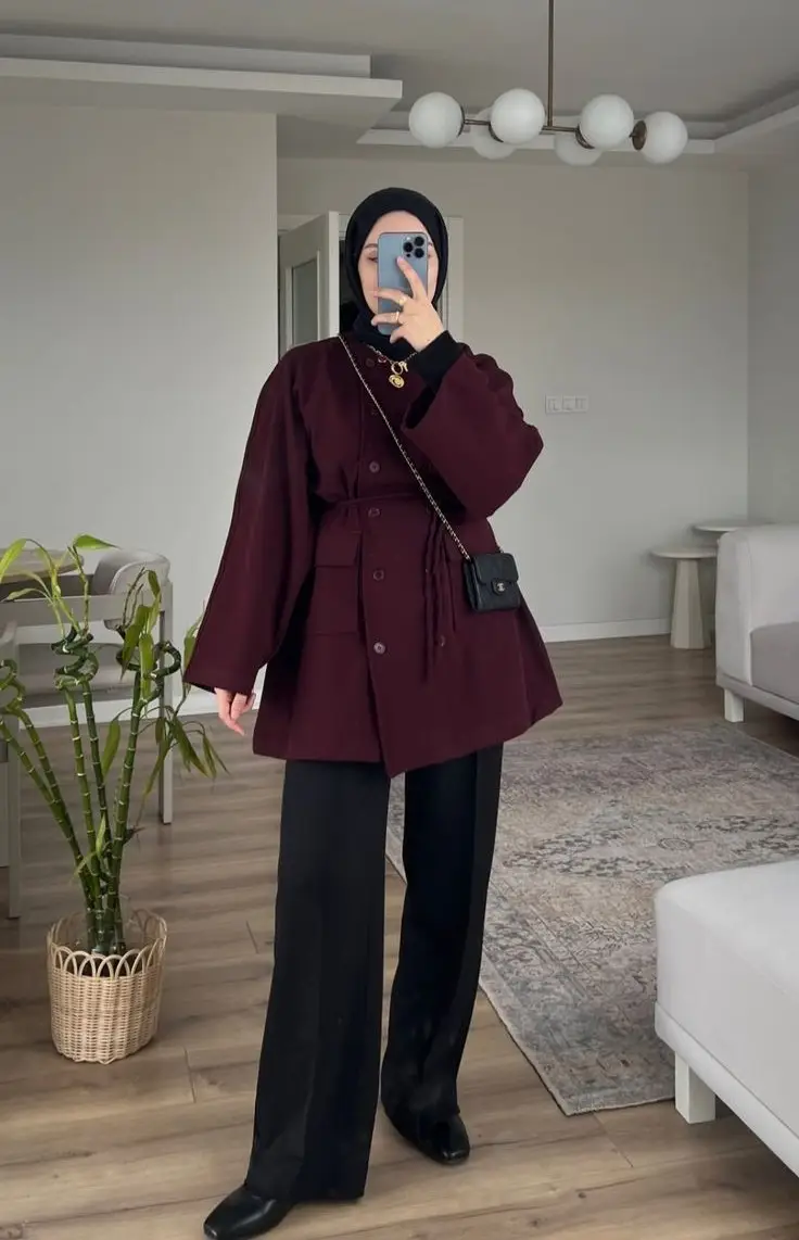 10 OOTD Celana Kulot Hitam dan Kemeja yang Simpel dan Elegan