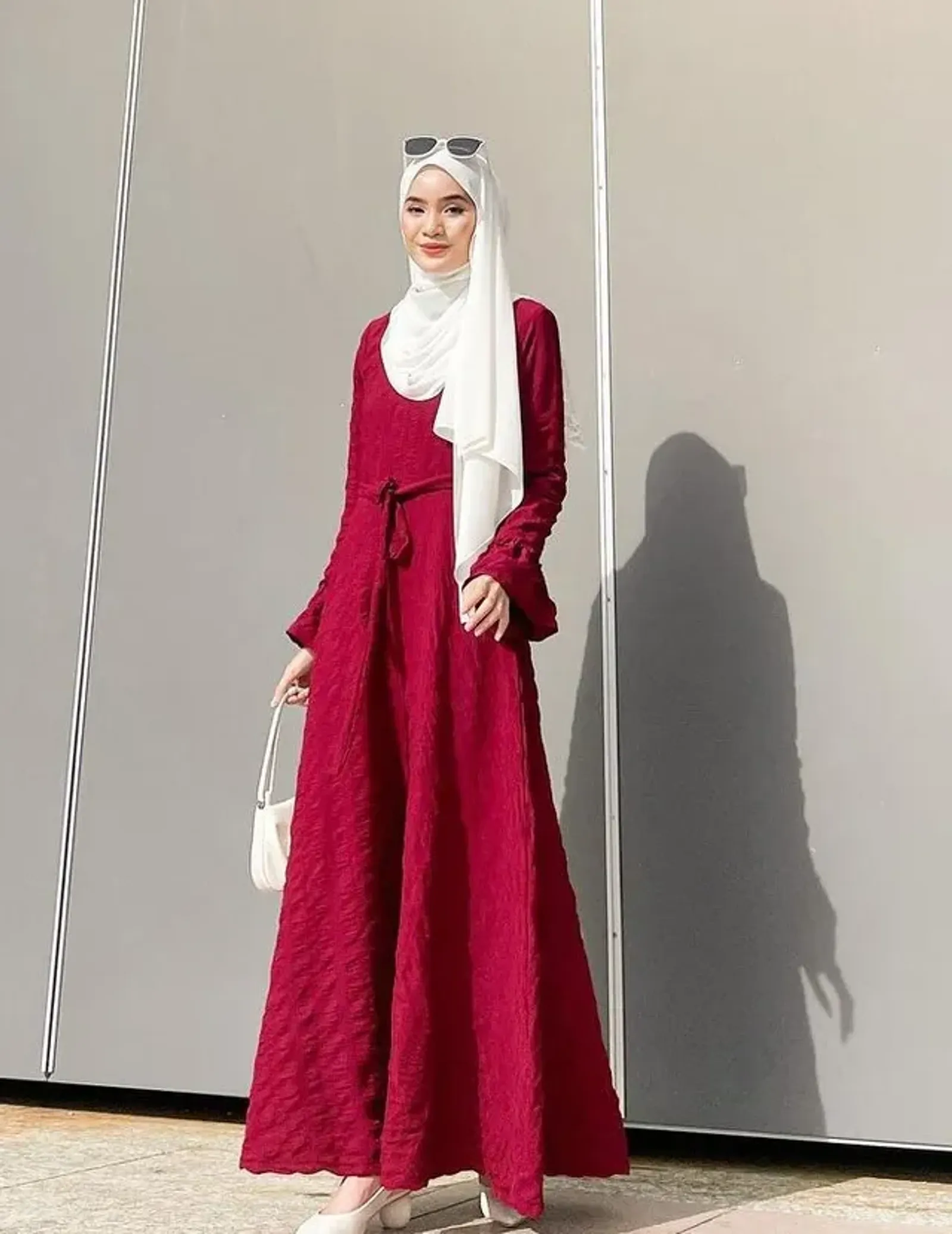 11 Warna Jilbab untuk Baju Warna Maroon, Elegan dan Classy