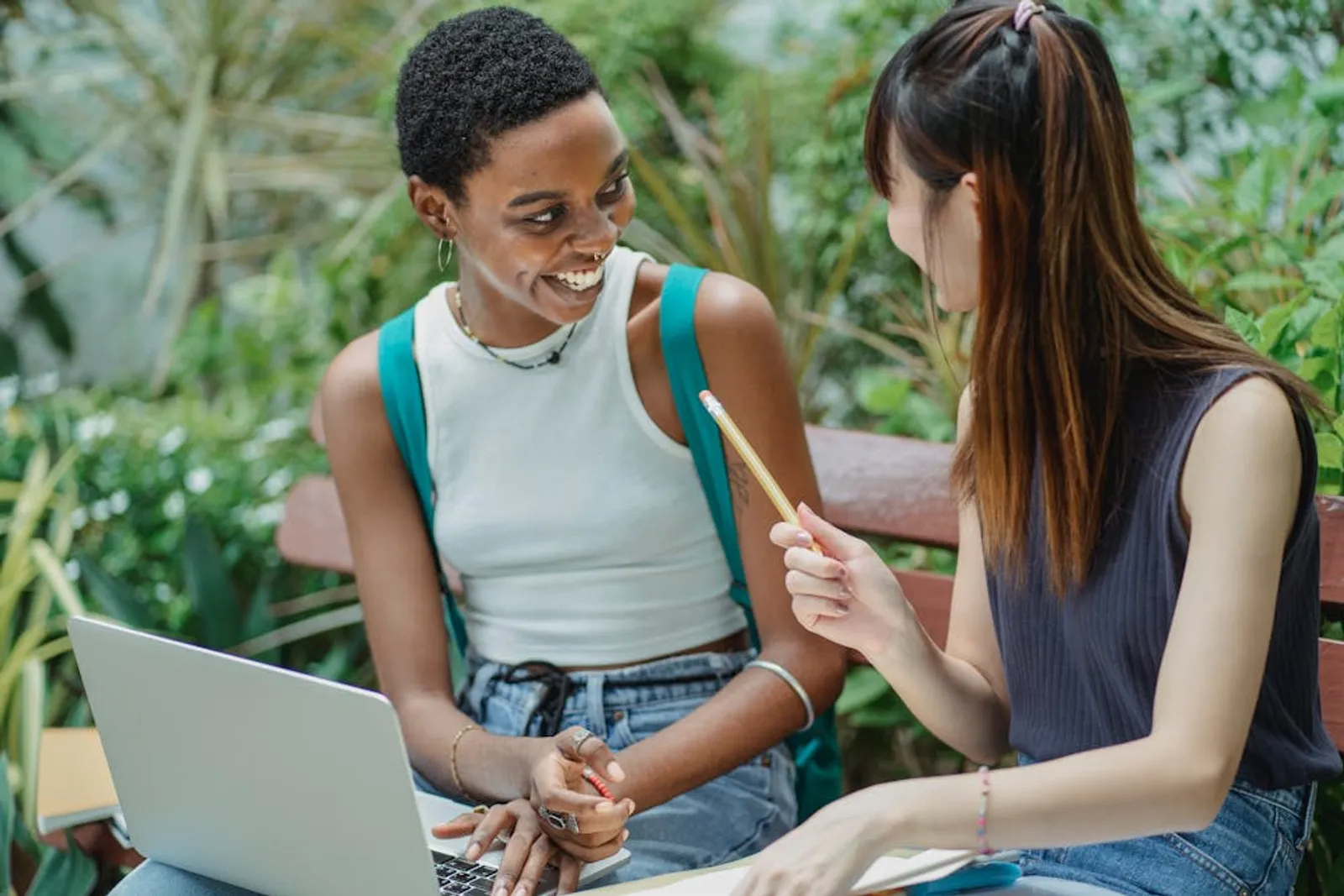 Eye Contact Artinya Kontak Mata, Ini 5 Cara Melatihnya