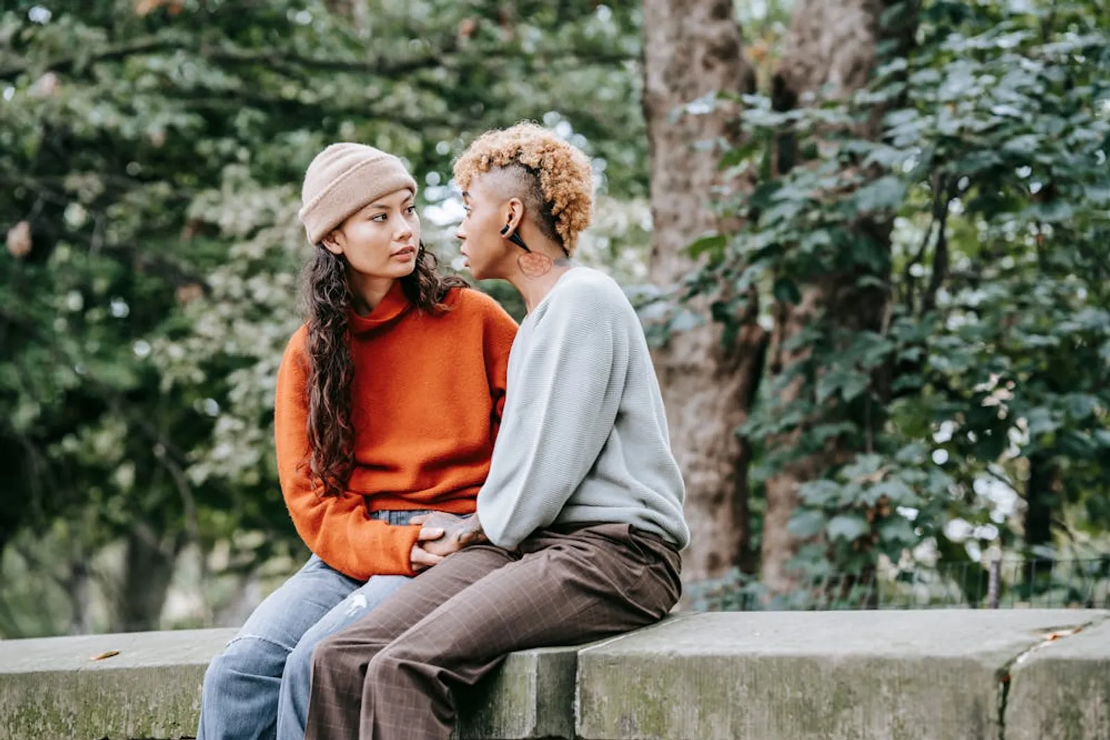 Eye Contact Artinya Kontak Mata, Ini 5 Cara Melatihnya