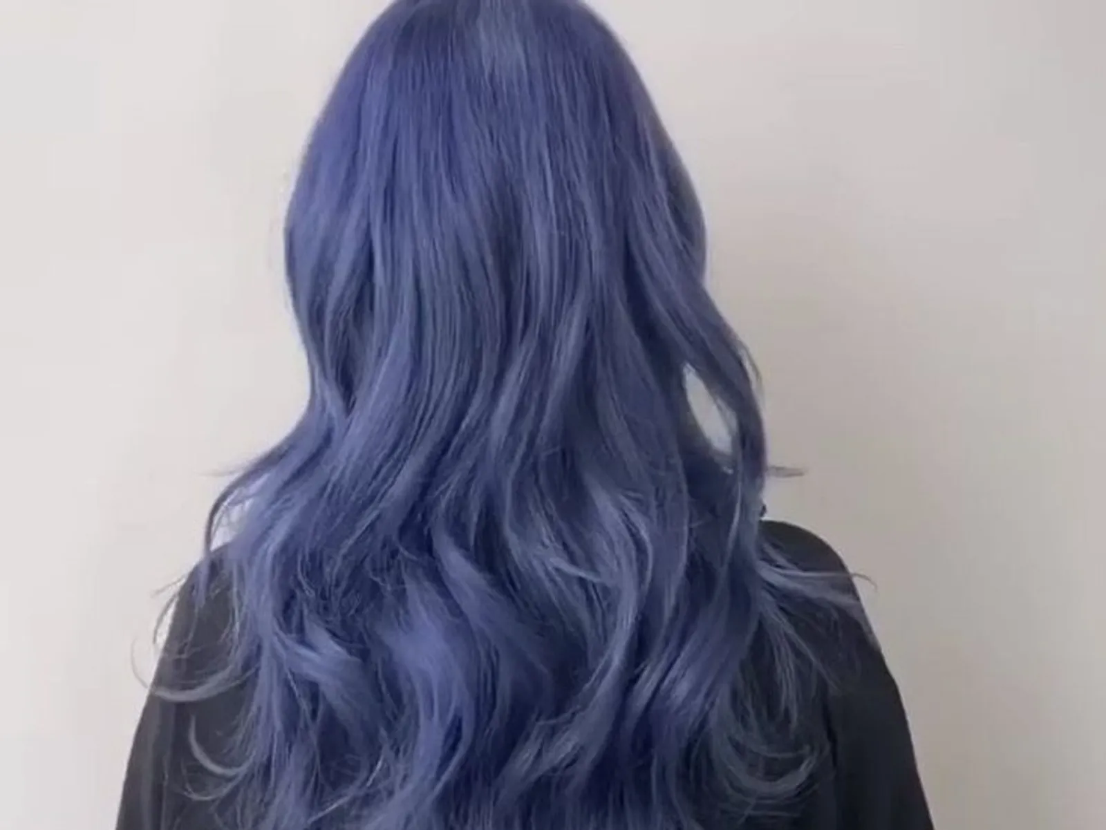 Pilihan Warna Cat Rambut Biru yang Bisa Kamu Coba 