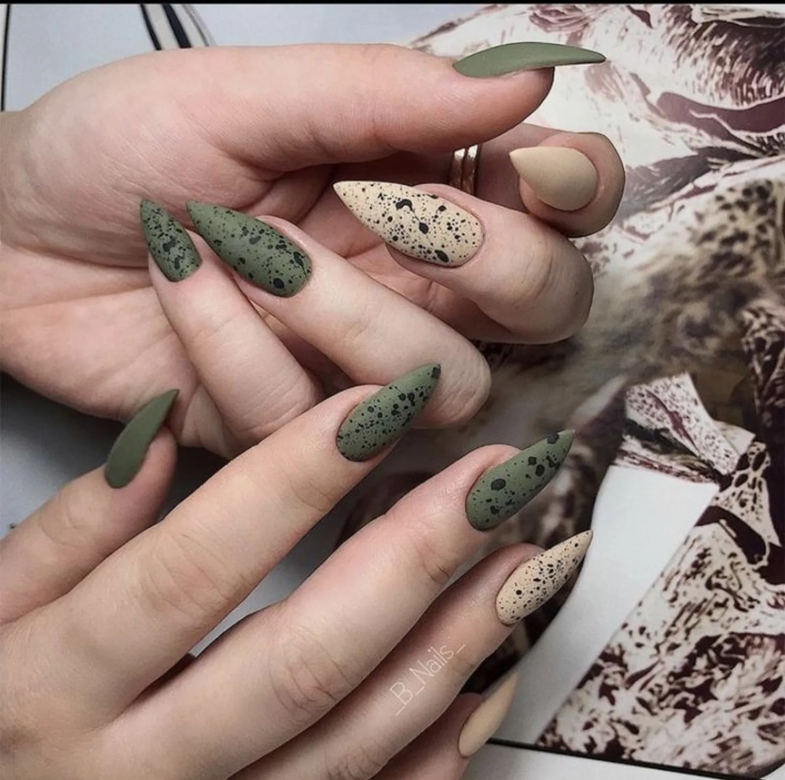 8 Inspirasi Nail Art Leopard yang Eksotis dan Memikat