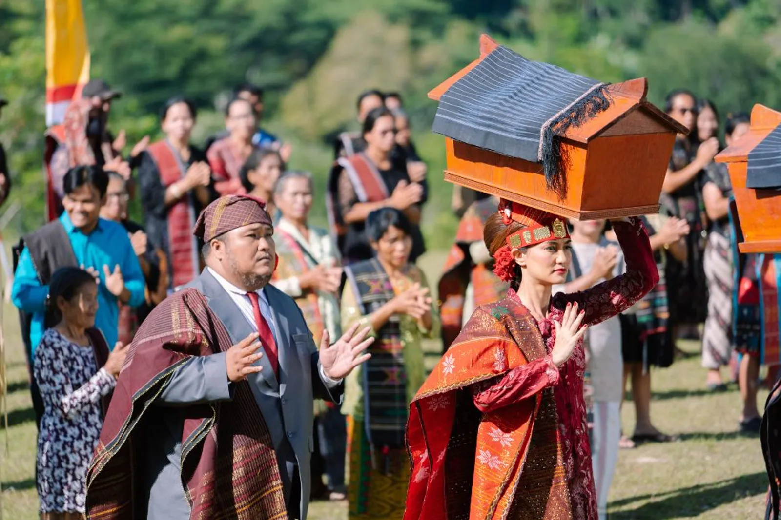 Tentang Keluarga, 6 Pesan Bermakna dari Film 'Tulang Belulang Tulang'