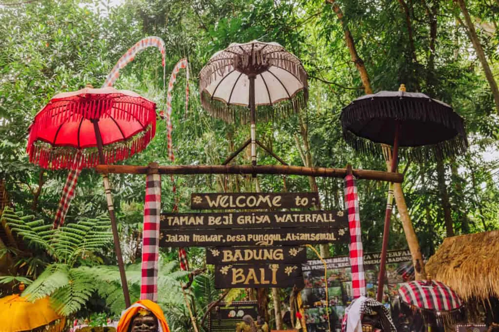 Taman Beji Griya Waterfall, Tempat Melukat di Bali yang Populer