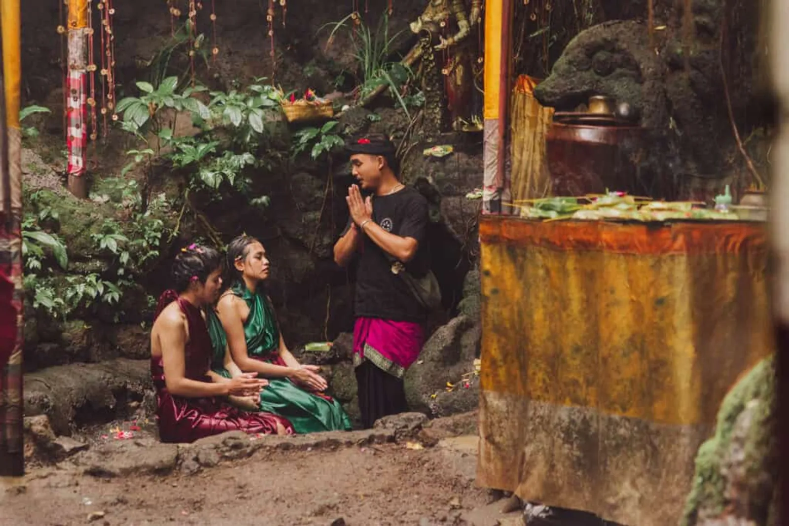 Taman Beji Griya Waterfall, Tempat Melukat di Bali yang Populer