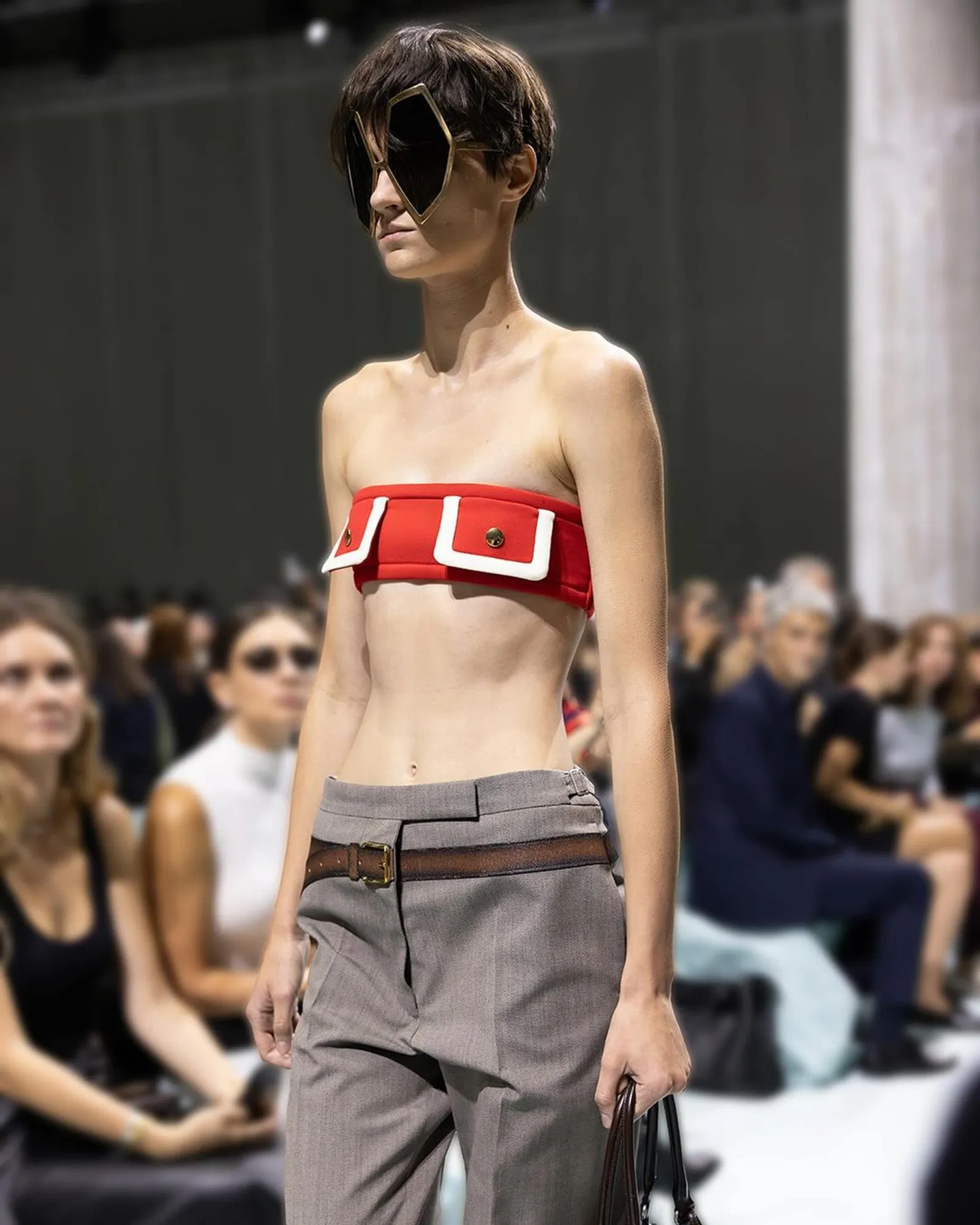 Prada Spring 2025 Tampil Nyentrik dengan Koleksi 'Alien'