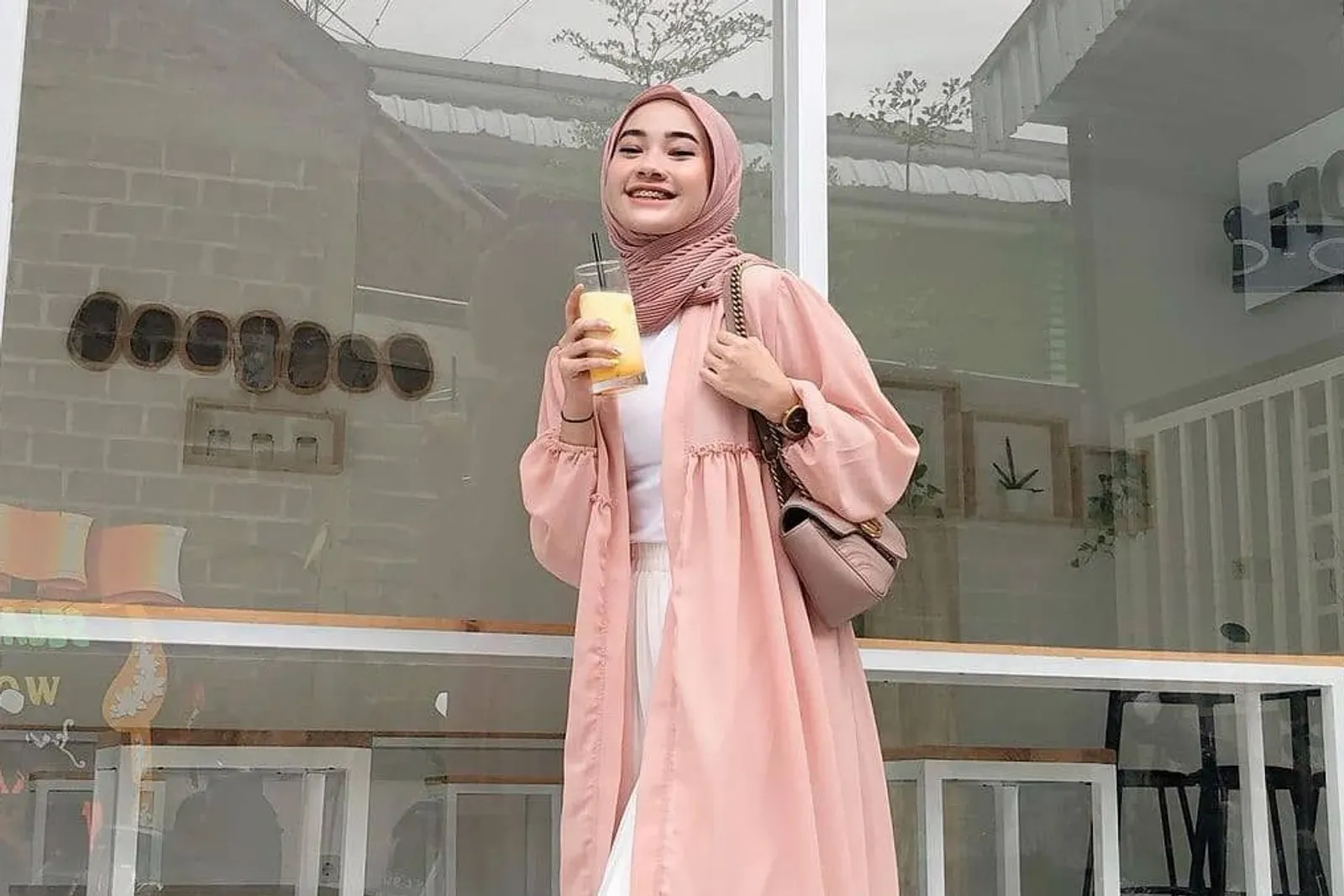 Baju Pink Salem Cocok Dengan Jilbab Warna Apa? Cek Inspirasinya Ini