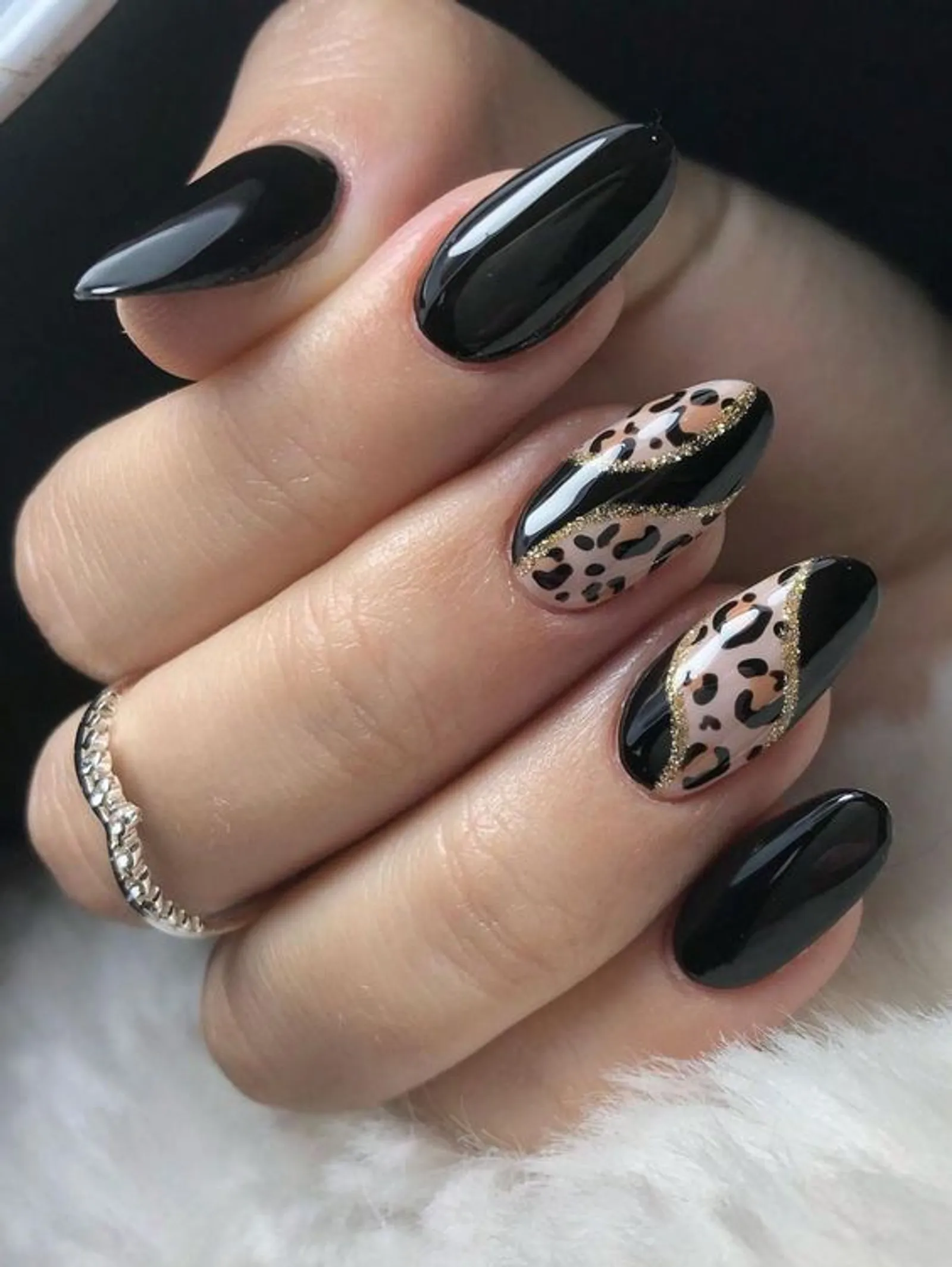 8 Inspirasi Nail Art Leopard yang Eksotis dan Memikat