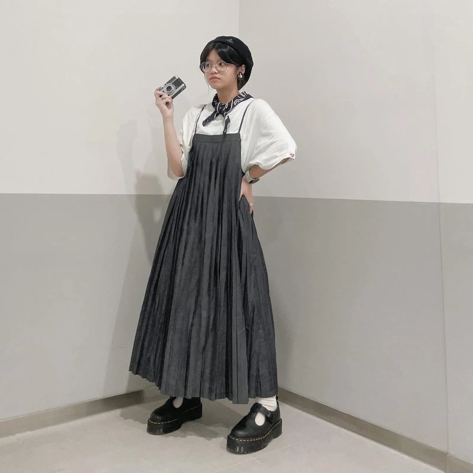 7 Inspirasi OOTD Sepatu Docmart Wanita, Gaya Outfit-nya Beragam!