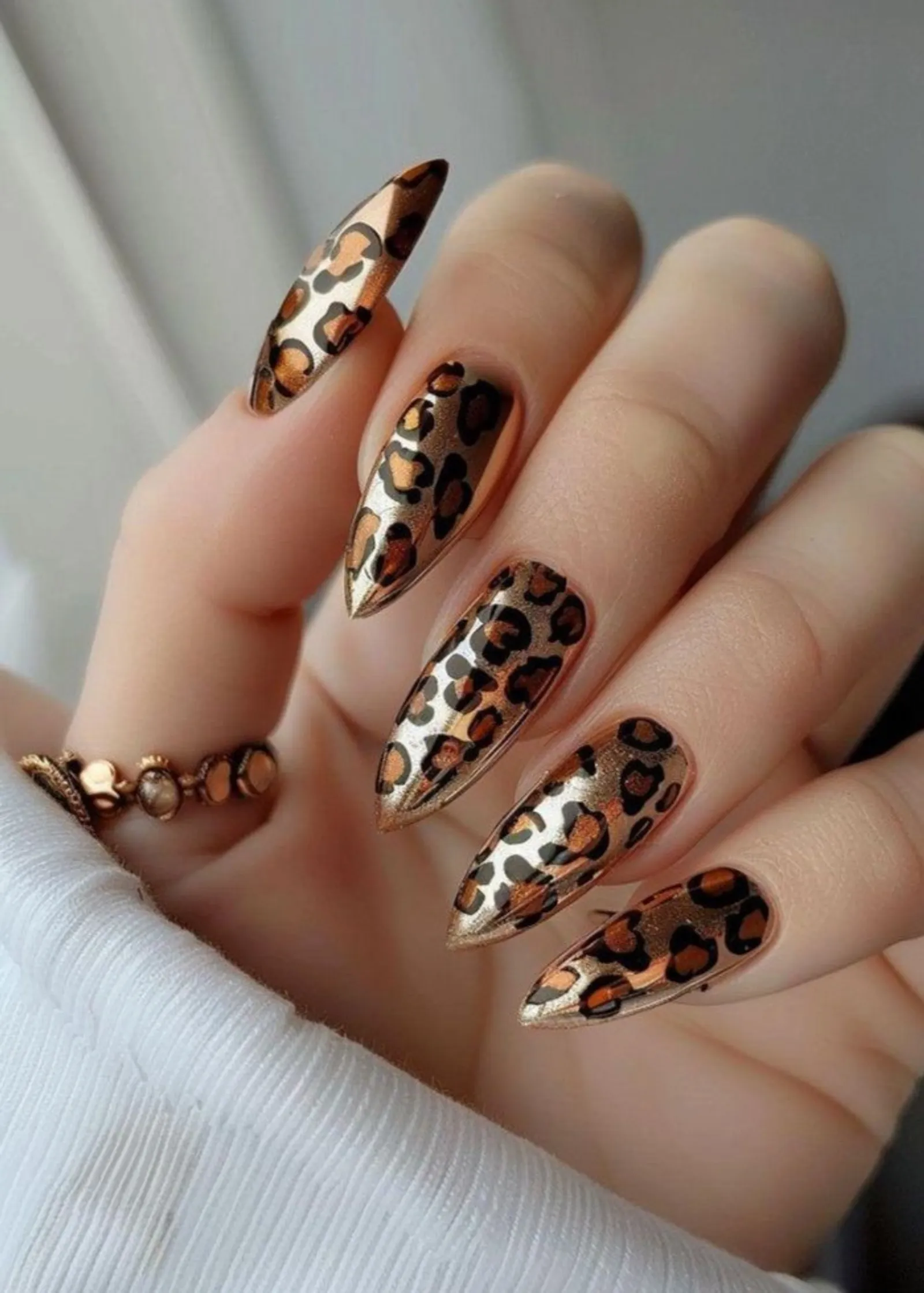 8 Inspirasi Nail Art Leopard yang Eksotis dan Memikat