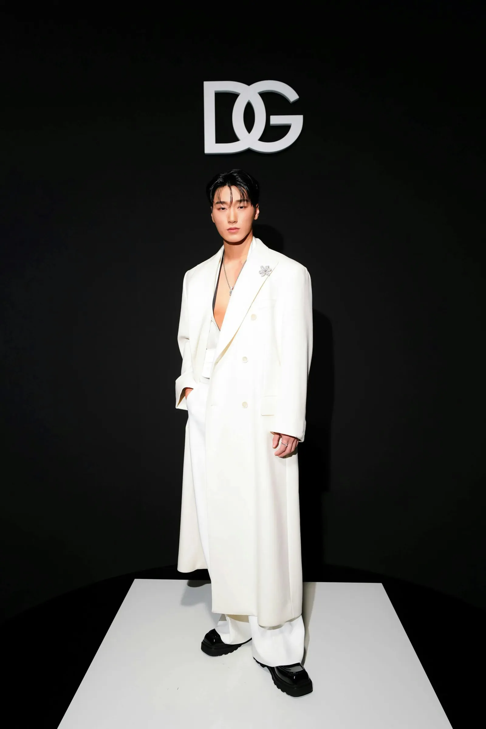 15 Gaya Kece Artis Korea yang Datang ke Milan Fashion Week 2024