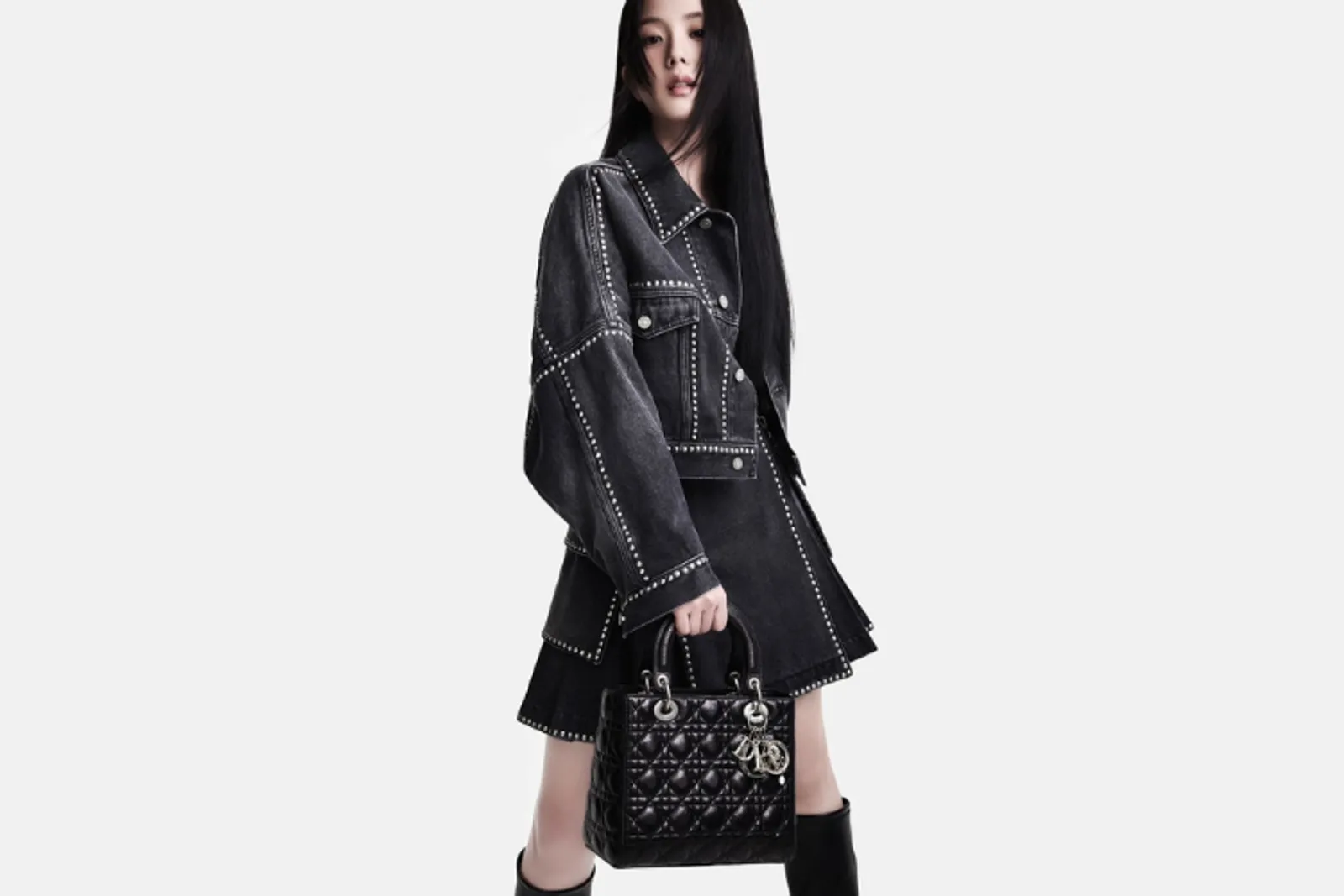 Gaya Terbaru Jisoo 'BLACKPINK' Bintangi Campaign Tas Lady Dior