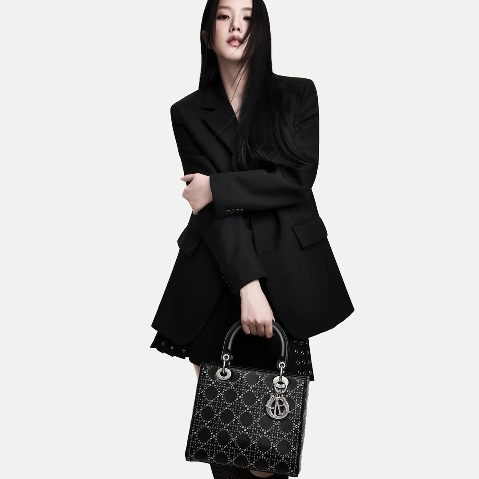 Gaya Terbaru Jisoo 'BLACKPINK' Bintangi Campaign Tas Lady Dior