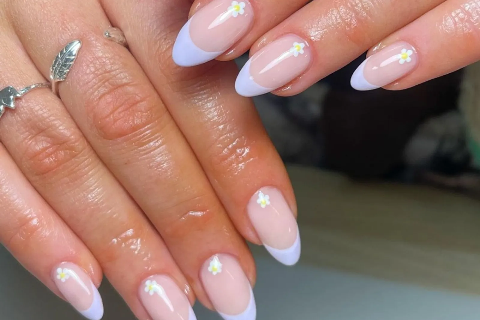 Serba-Serbi Nail Art French, Intip Cara Membuatnya