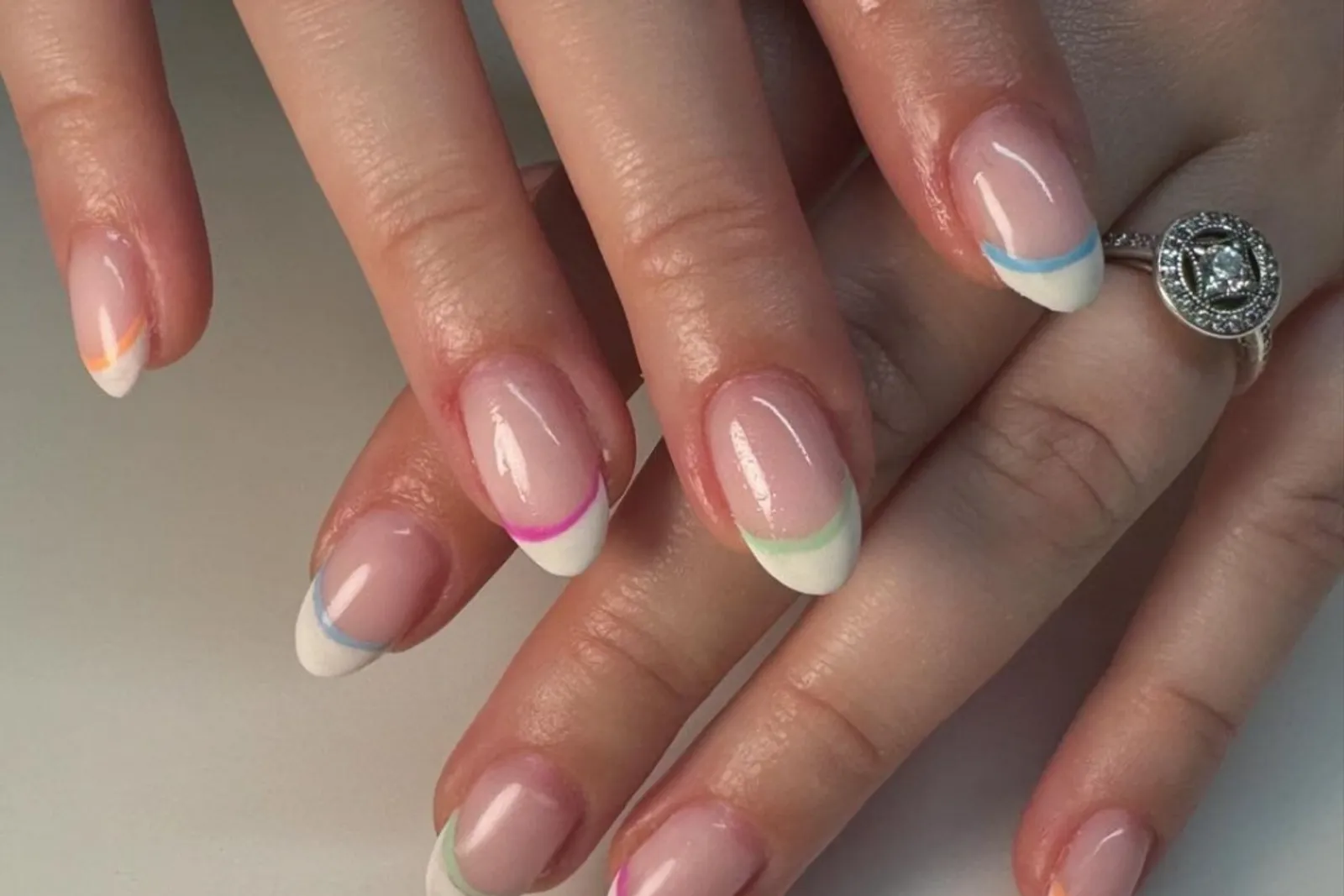 Serba-Serbi Nail Art French, Intip Cara Membuatnya