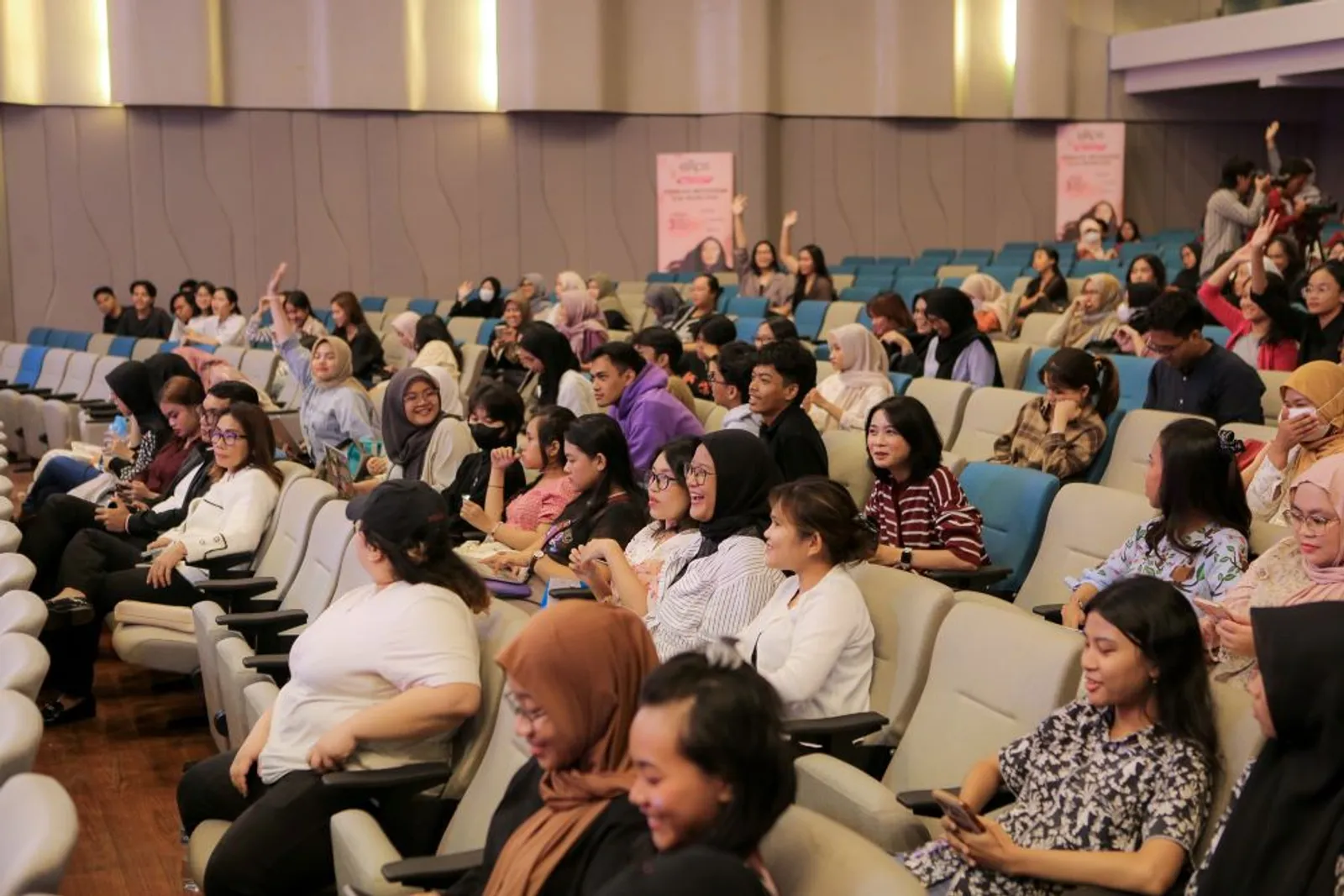 Ellips Shine Sister Hadirkan #RambutTetapMuda di Universitas Indonesia