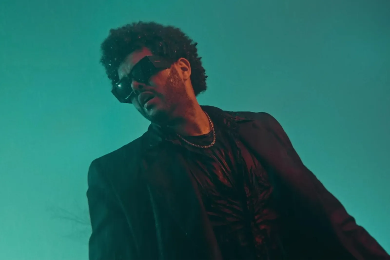 The Weeknd Syuting MV "Dancing in the Flames" Pakai iPhone 16 Pro