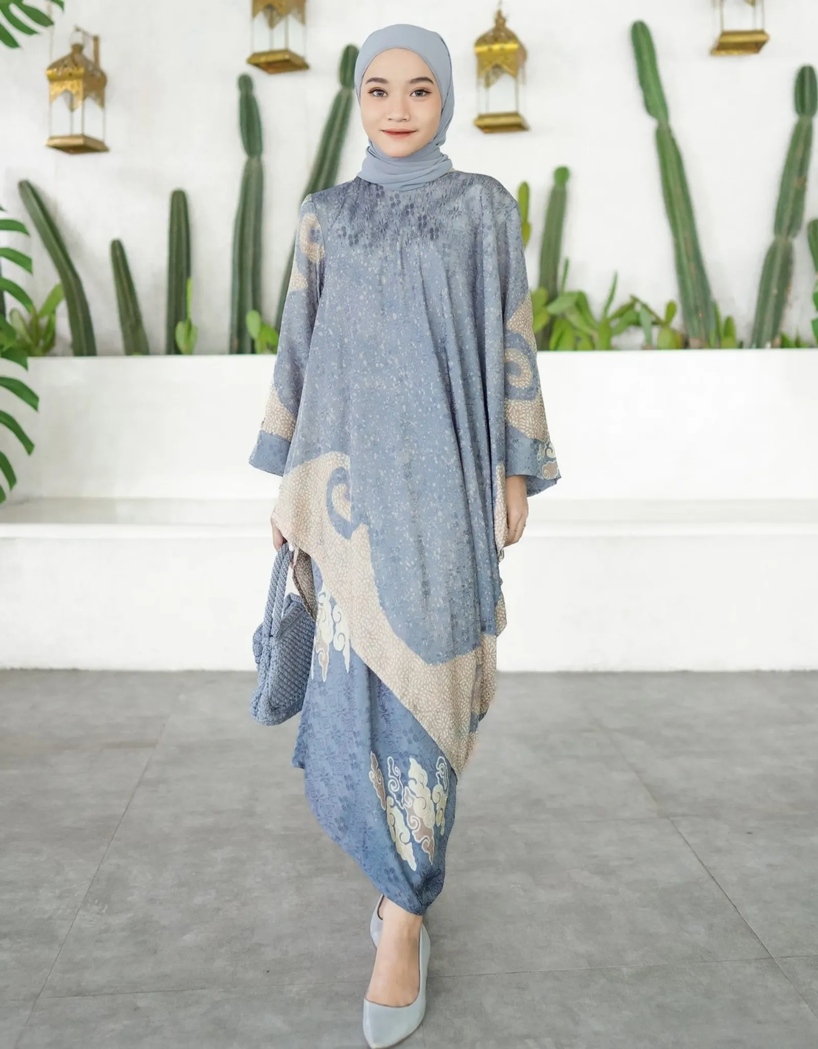 6 Model Baju Batik Tunik Bawahan Rok, Tampil Lebih Anggun