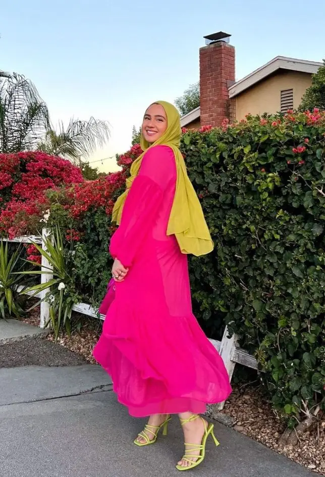 Baju Warna Fuschia Cocok dengan Jilbab Warna Apa? Ini 9 Pilihannya