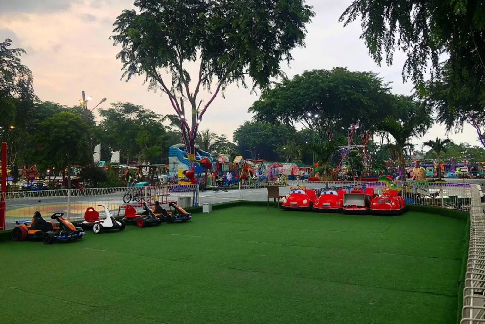 Taman Rainbow Alamanda: Rute, Tiket, dan Wahana Seru Orang Bekasi