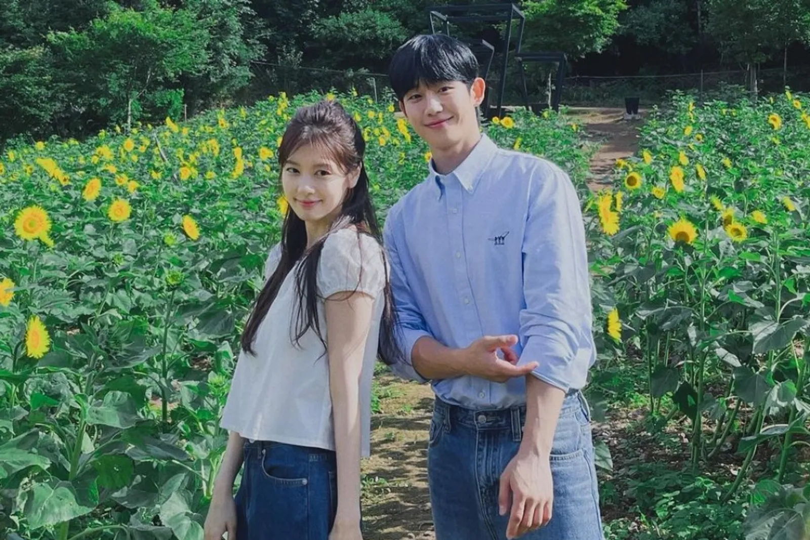 Diharapkan Berjodoh! 6 Momen Gemas Jung Hae In dan Jung So Min di Bali