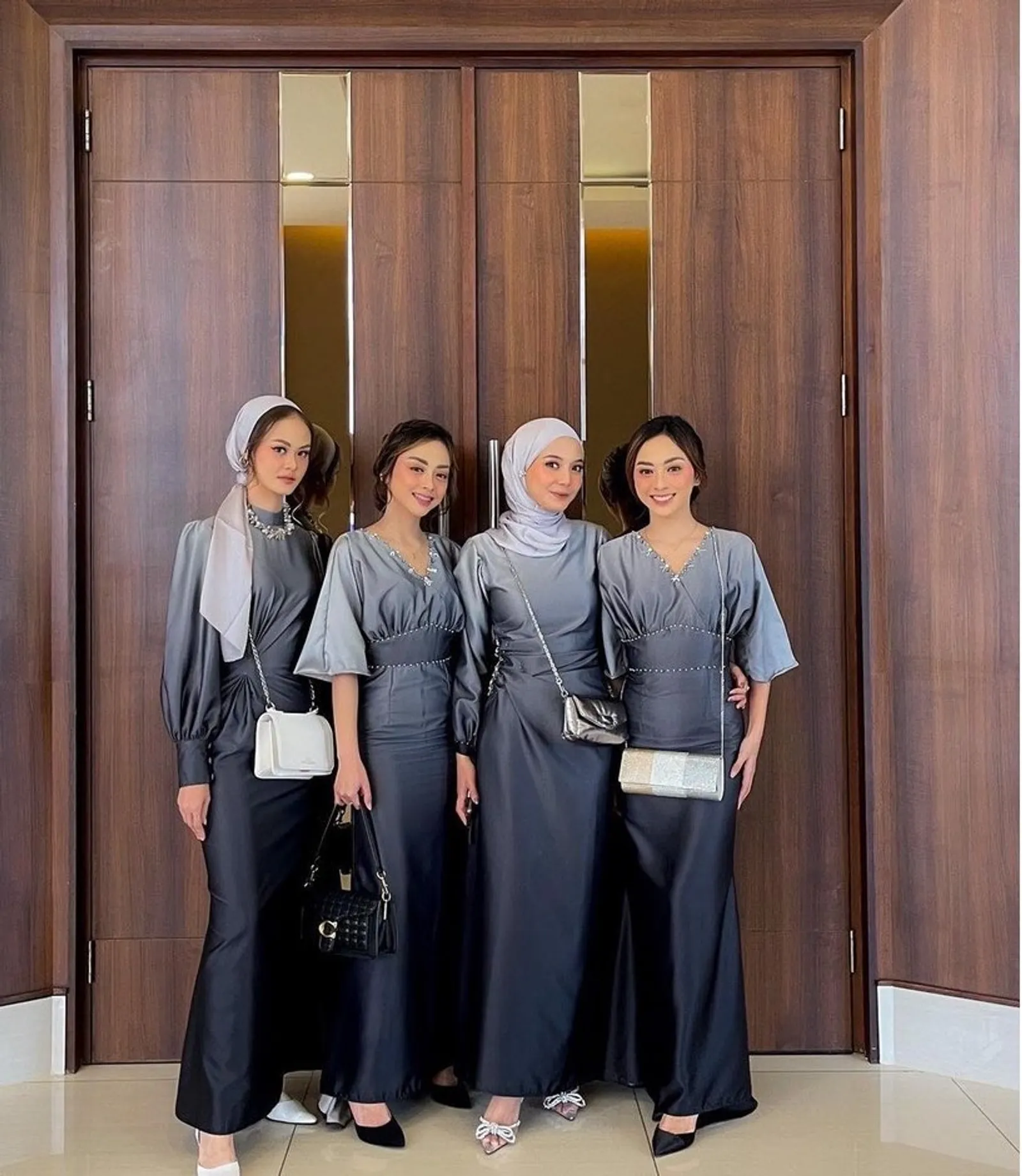 Inspirasi Gaun Bridesmaid Kain Gradasi yang Cantik dan Kekinian