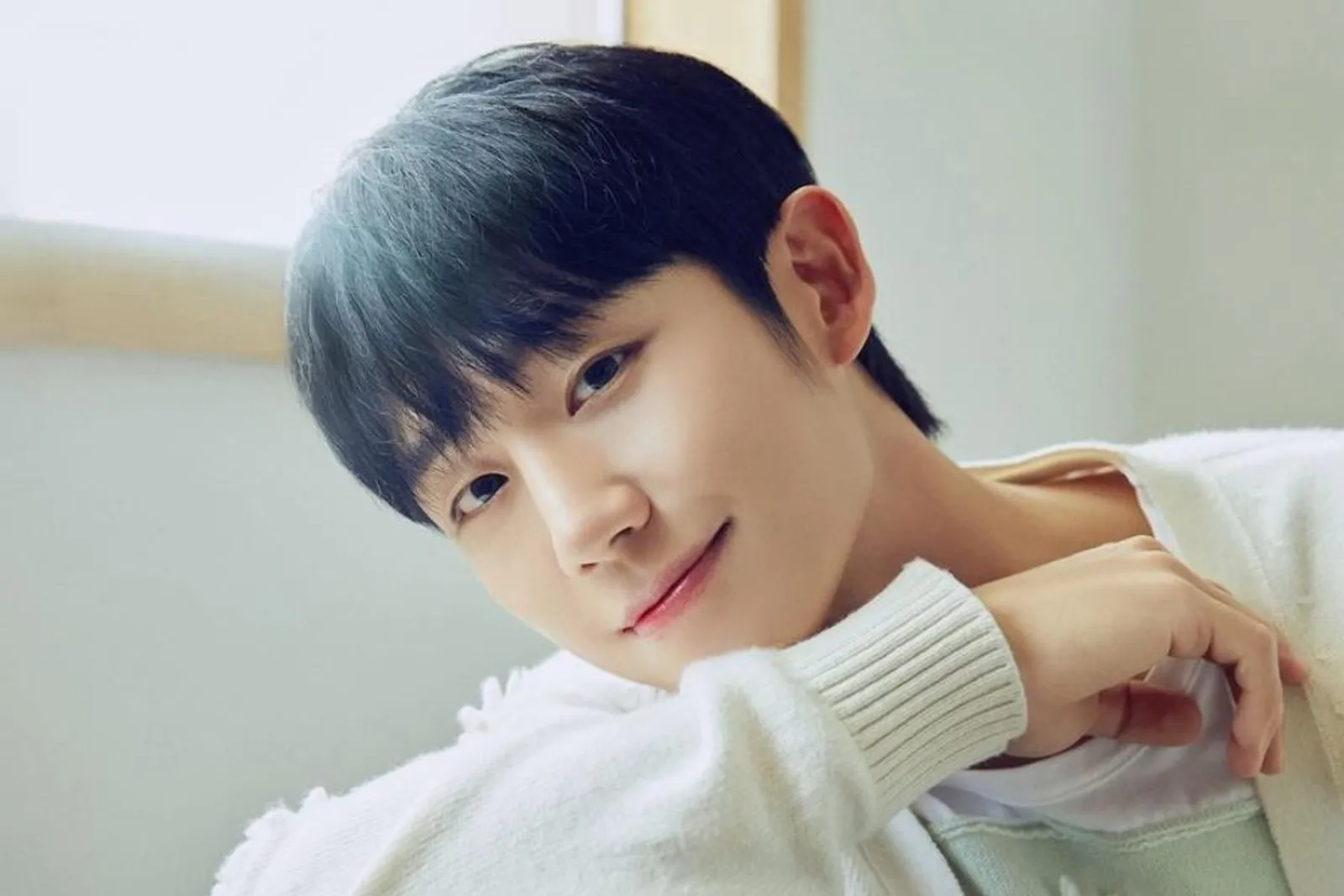 5 Fakta Kedekatan Jung Hae In dan Orang Tuanya, Disebut Family Man!