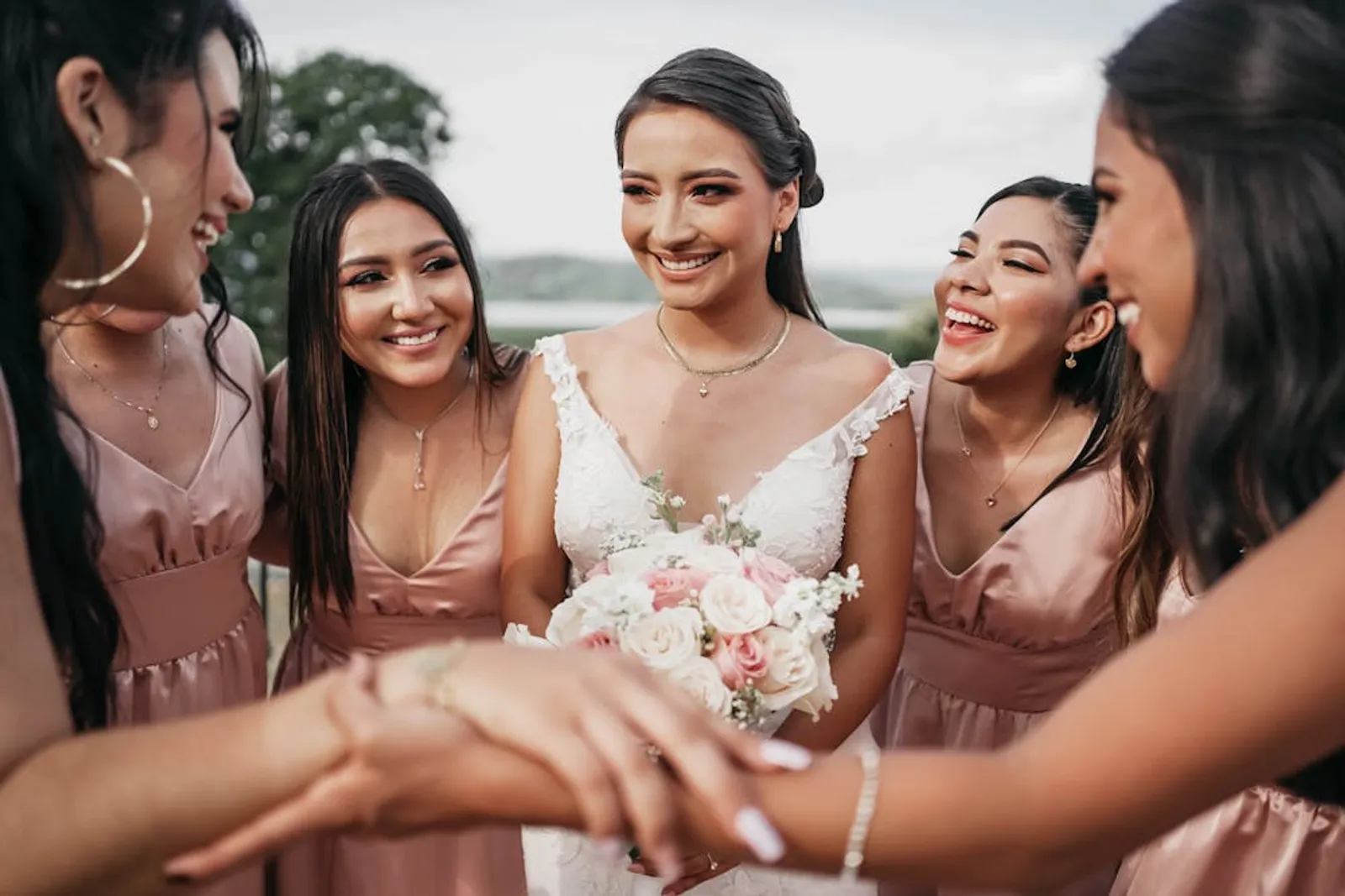 50 Caption Instagram Bridesmaid, Bikin Momen Makin Berkesan