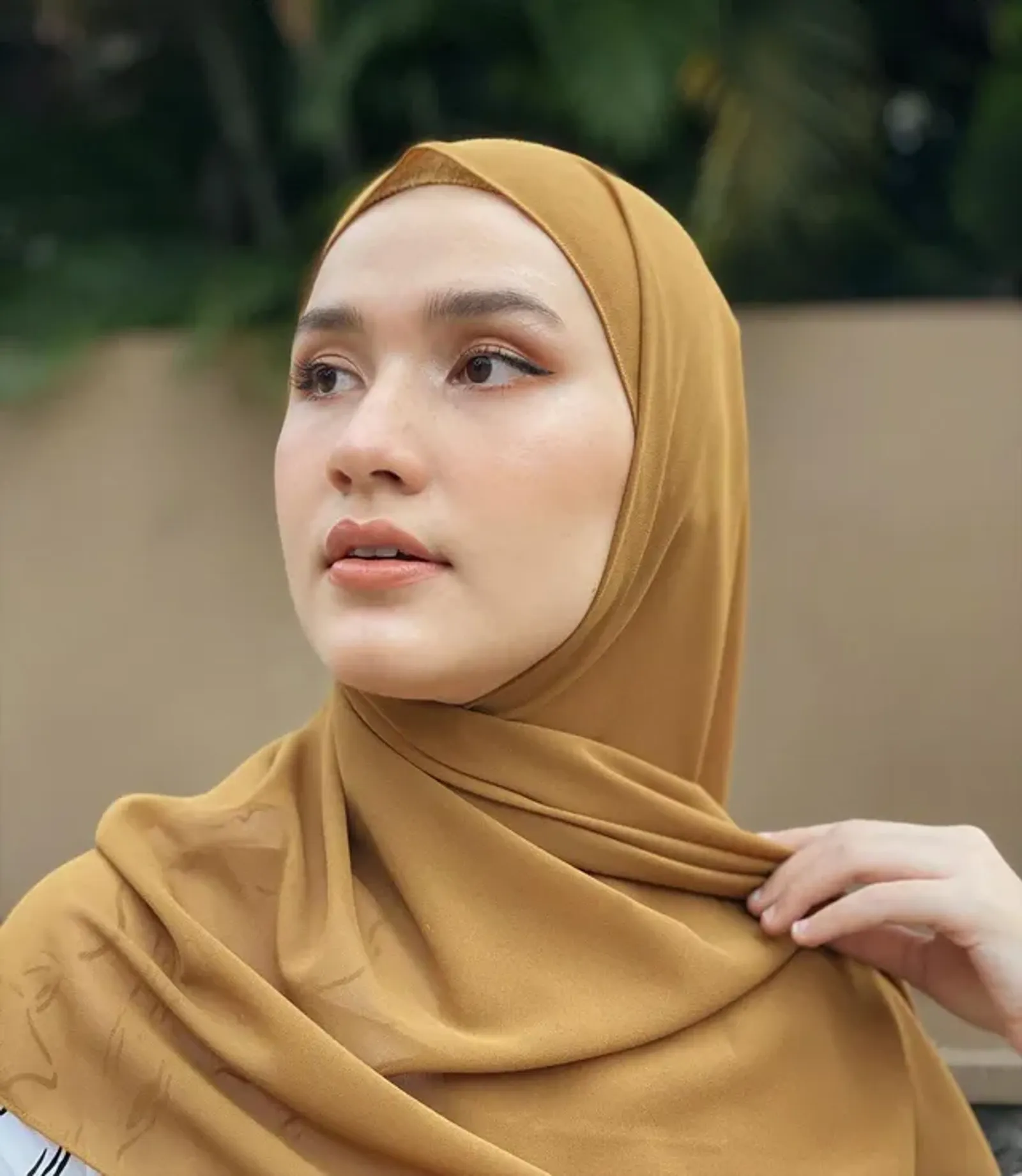 7 Rekomendasi Warna Hijab yang Cocok untuk Kulit Kuning Langsat