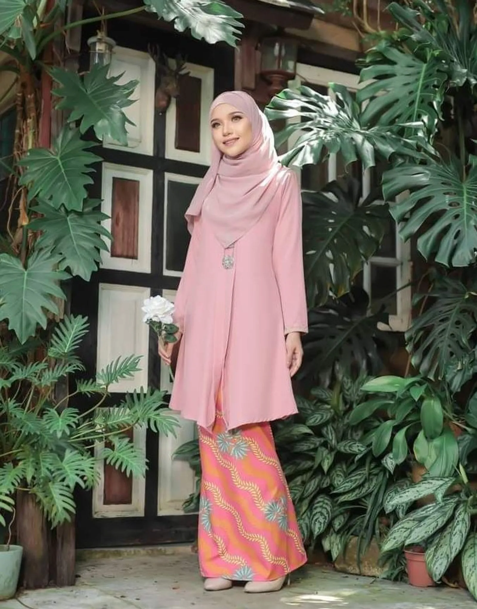 7 Model Baju Kurung Tunik Terbaru untuk Pesta, Menawan!