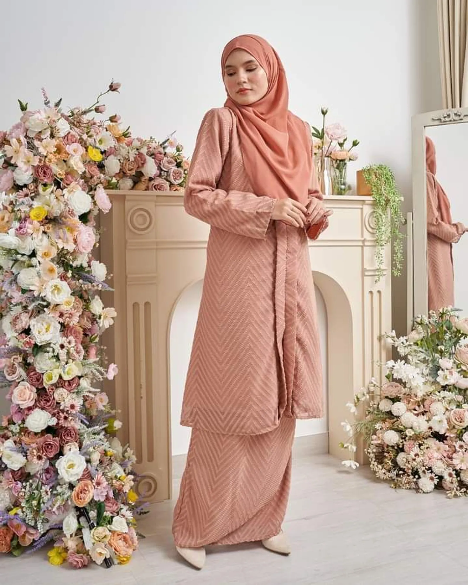 7 Model Baju Kurung Tunik Terbaru untuk Pesta, Menawan!