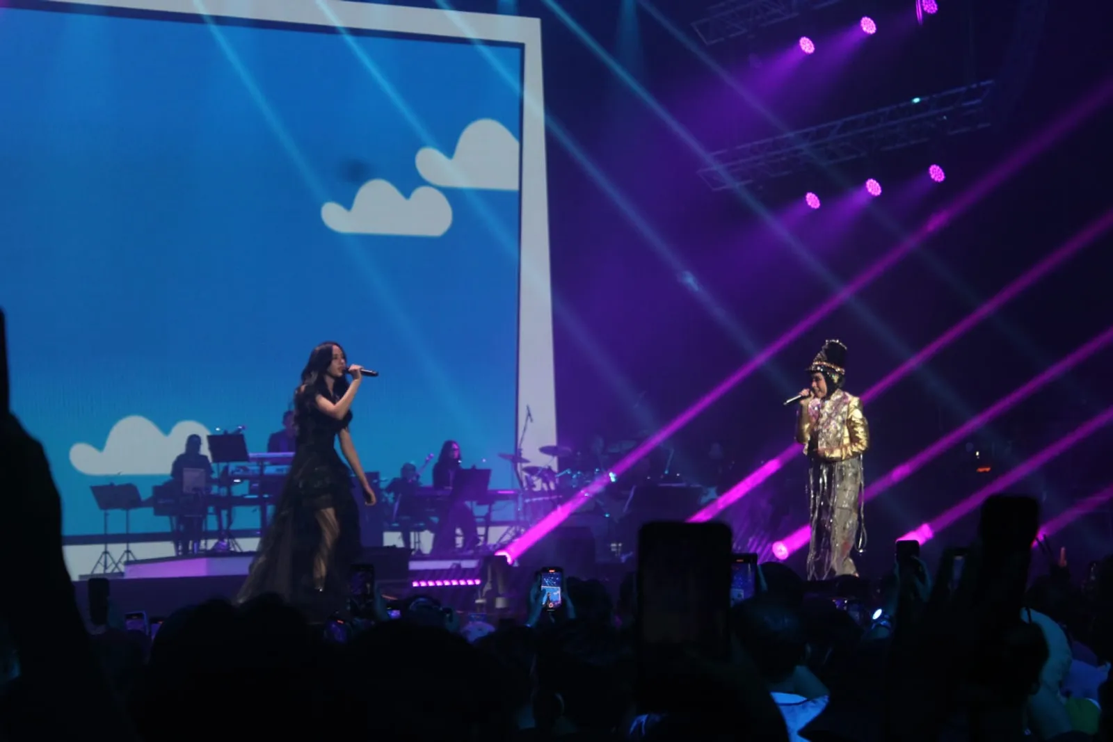 Malam Penuh Harmoni di Konser Tunggal Melly Goeslaw