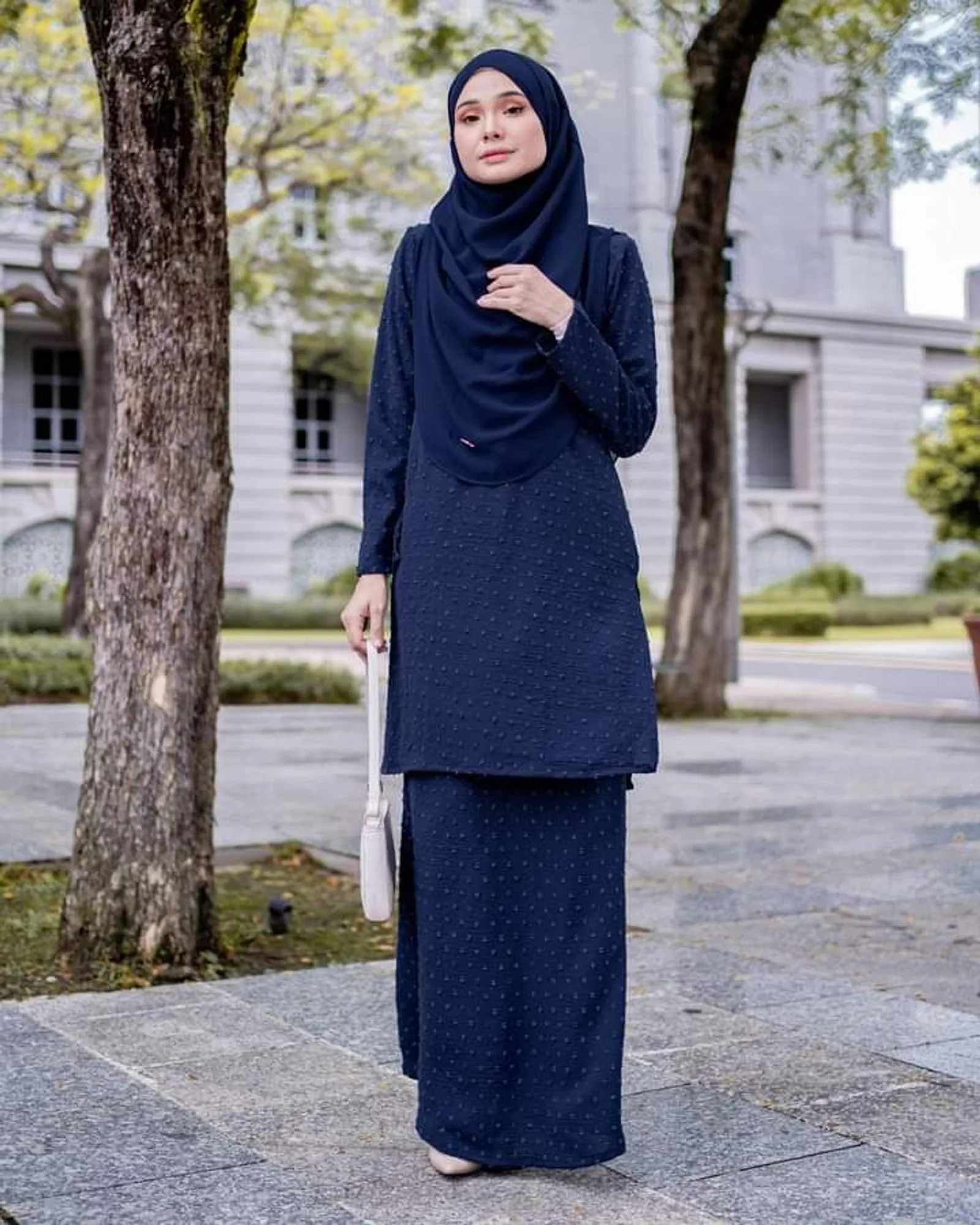 7 Model Baju Kurung Tunik Terbaru untuk Pesta, Menawan!