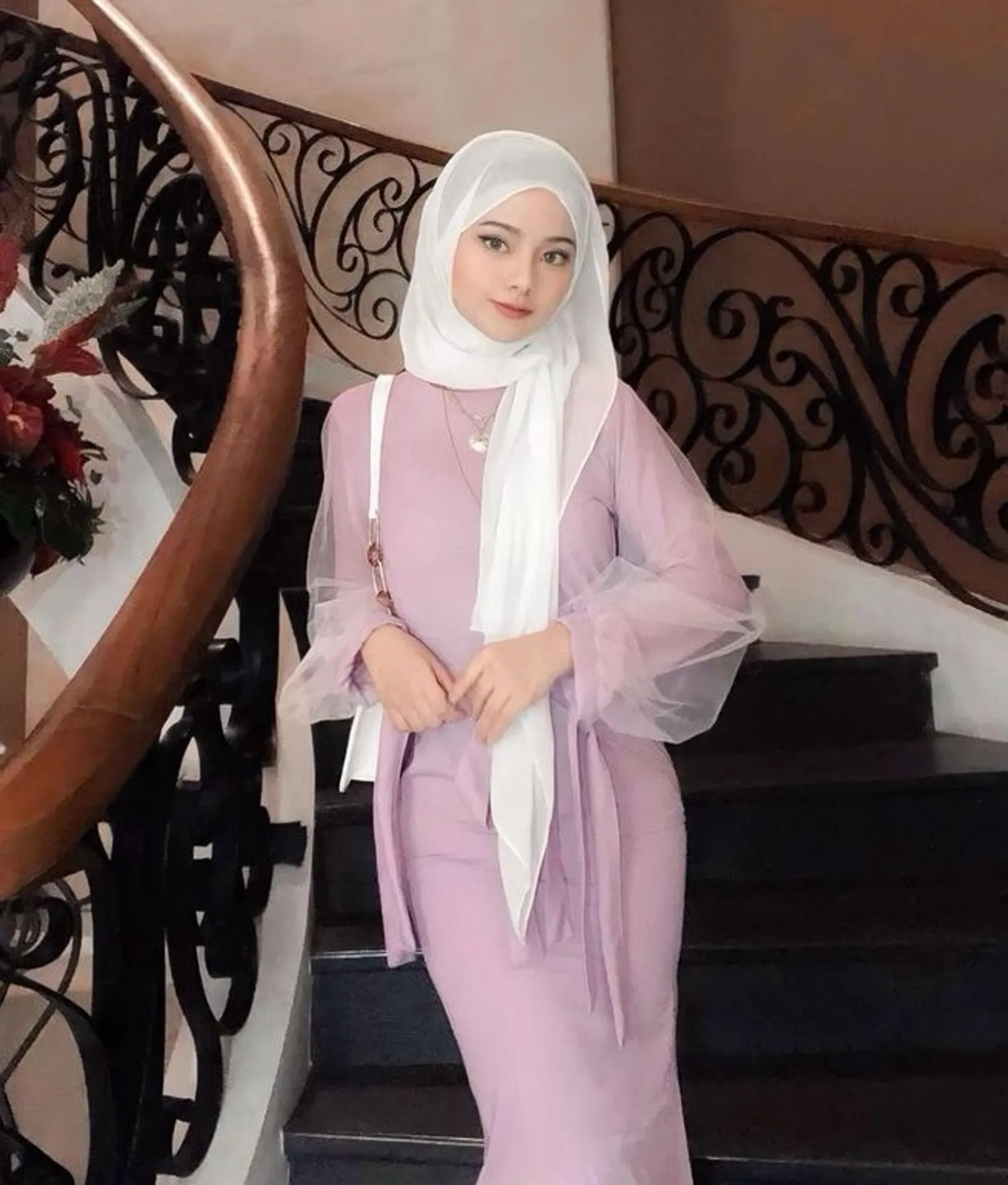 Baju Lilac Cocok dengan Jilbab Warna Apa? Ini 6 Pilihannya