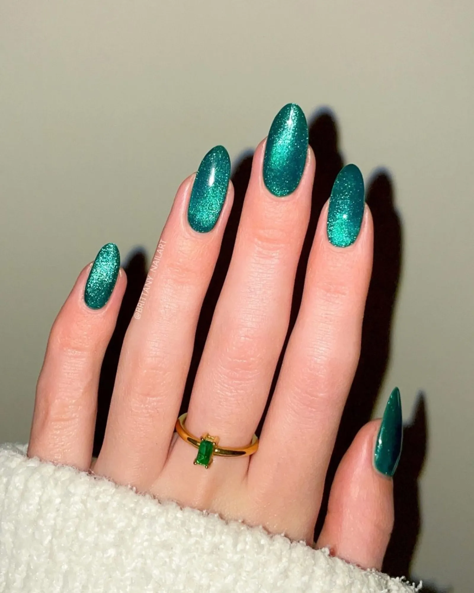 5 Inspirasi Nail Art Hijau Tosca, Cantik dan Elegan!