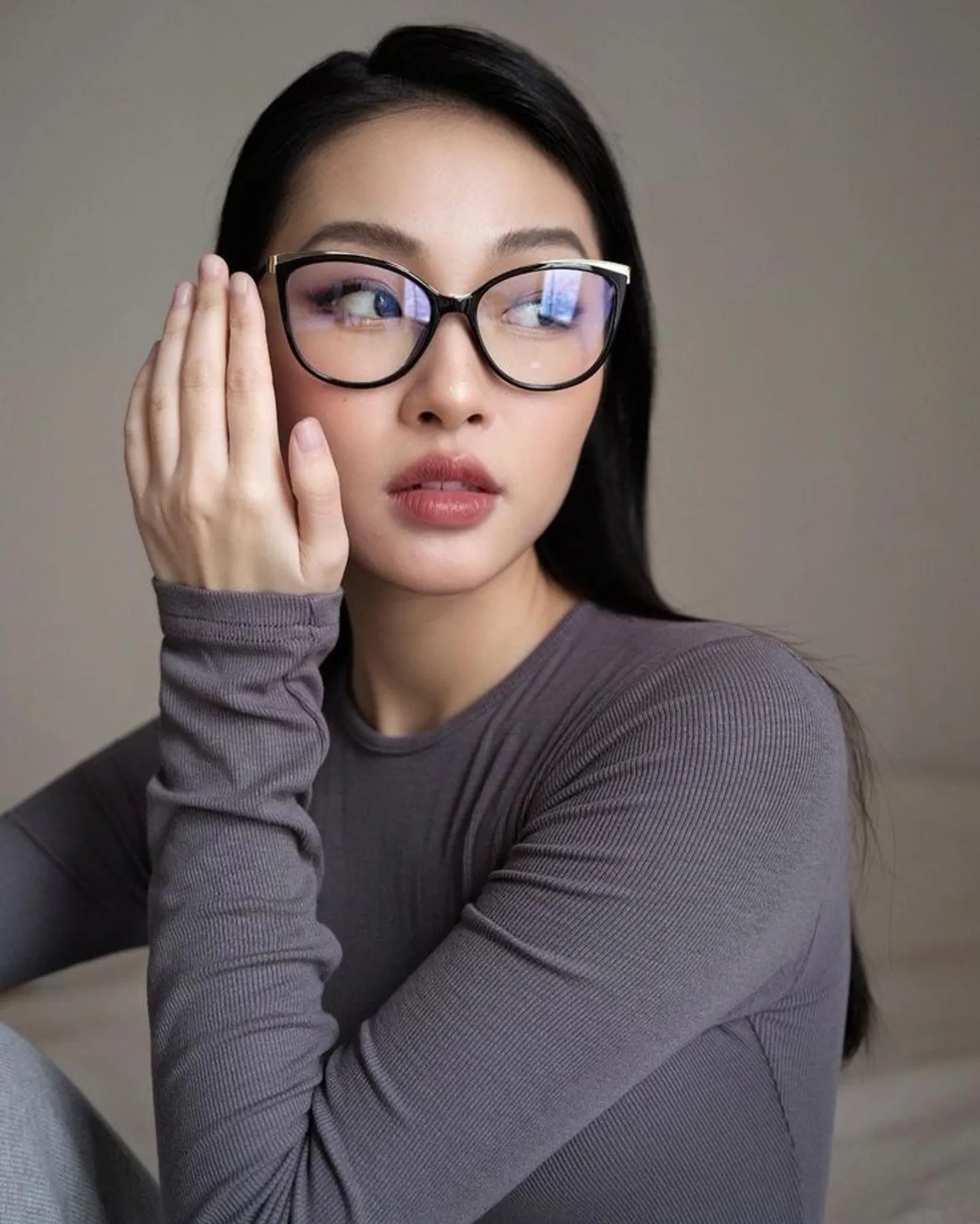 7 Model Kacamata Hitam yang Timeless untuk Berbagai Gaya