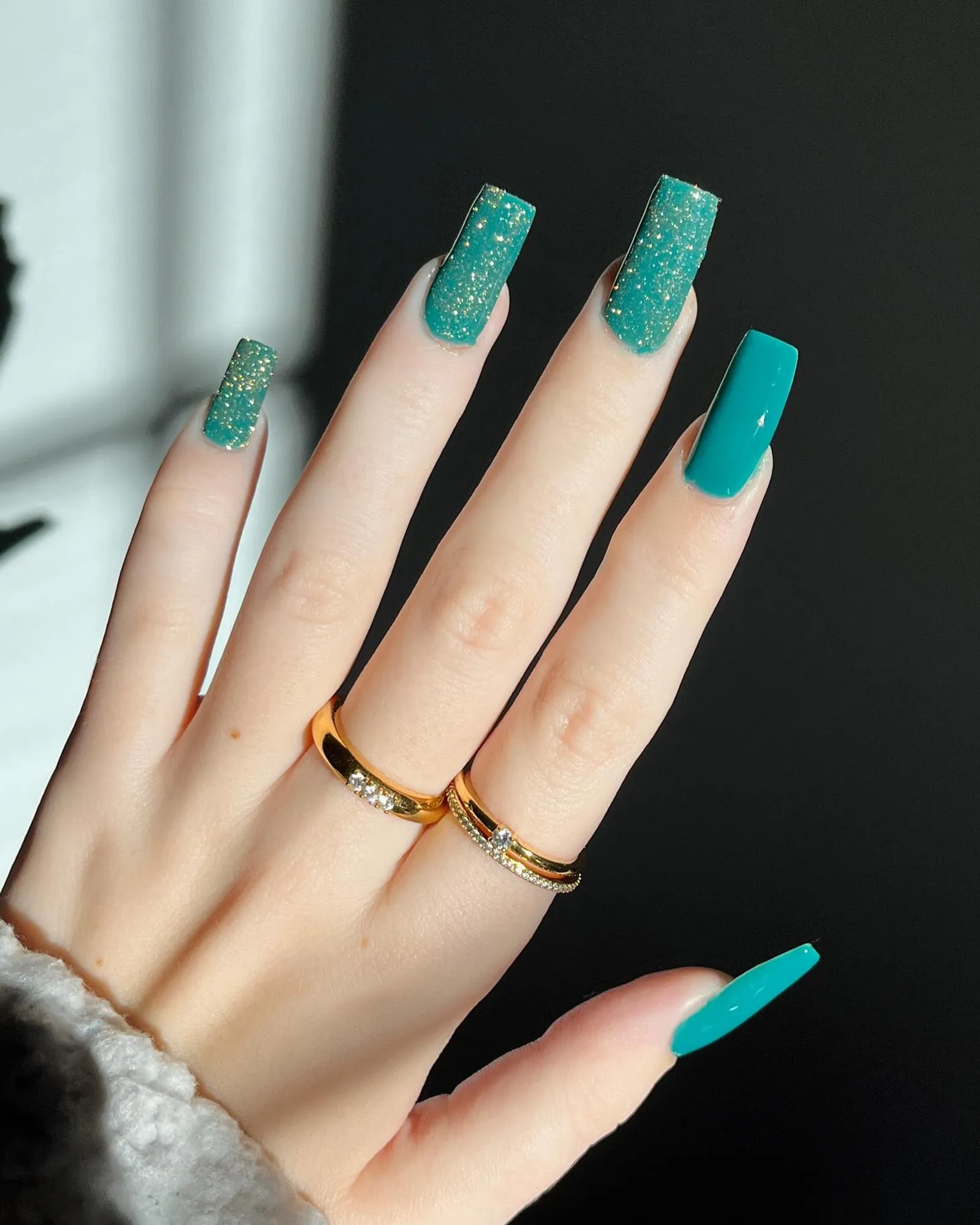 5 Inspirasi Nail Art Hijau Tosca, Cantik dan Elegan!