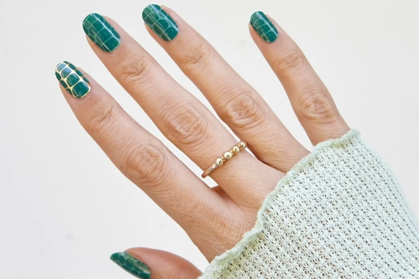 5 Inspirasi Nail Art Hijau Tosca, Cantik dan Elegan!