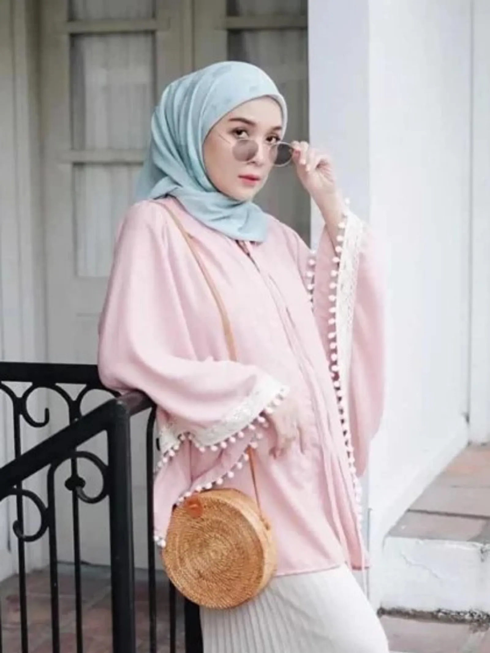 Baju Pink Salem Cocok Dengan Jilbab Warna Apa? Cek Inspirasinya Ini