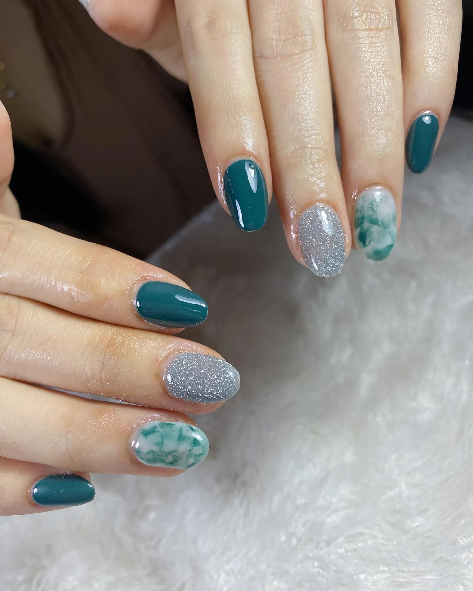 5 Inspirasi Nail Art Hijau Tosca, Cantik dan Elegan!