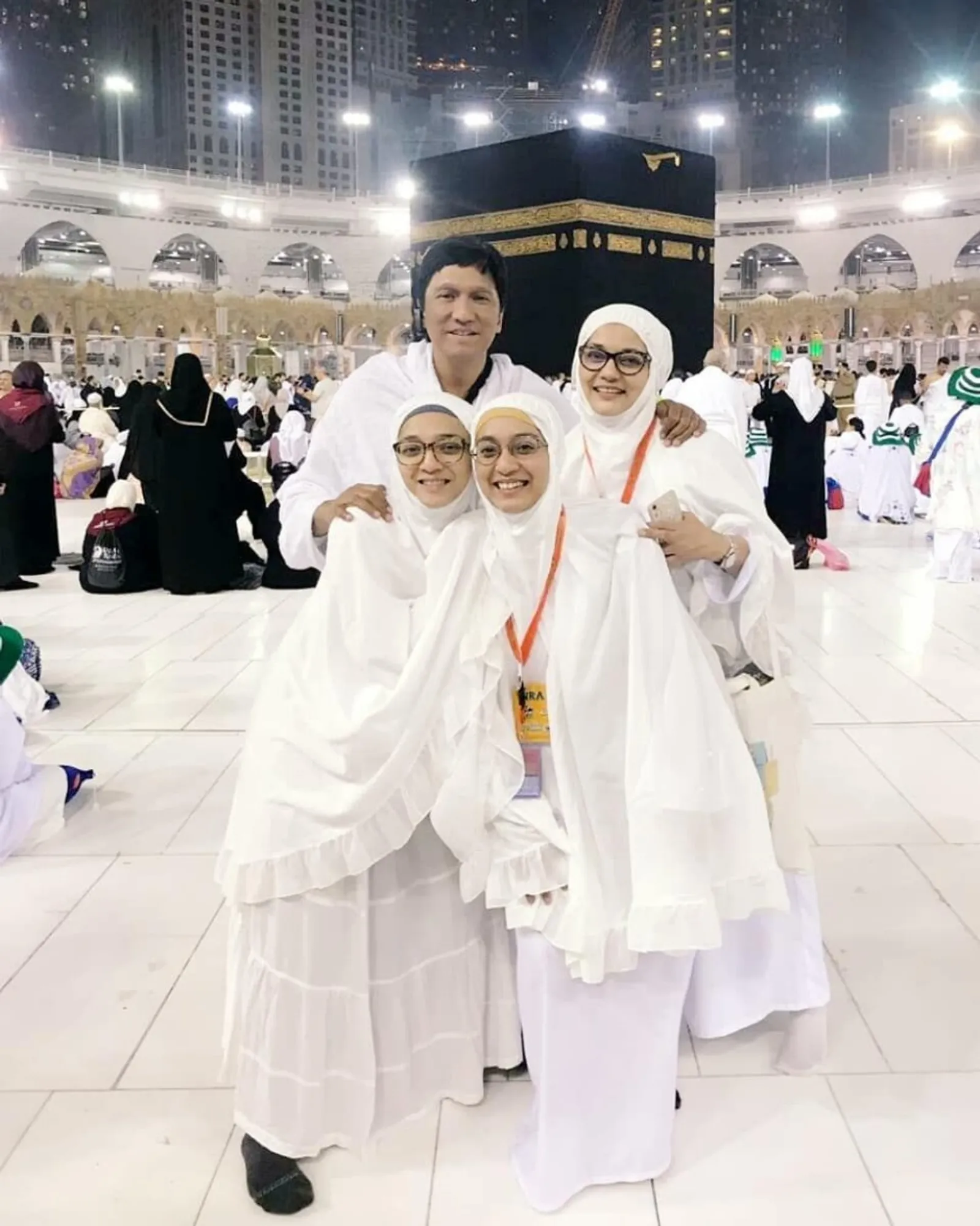 7 Potret Kenangan Marissa Haque dan Keluarga, Disebut Family Goals!