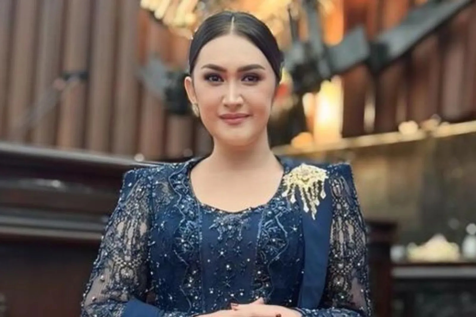 Makeup Glamor Artis yang Dilantik jadi Anggota DPR RI 2024-2029 