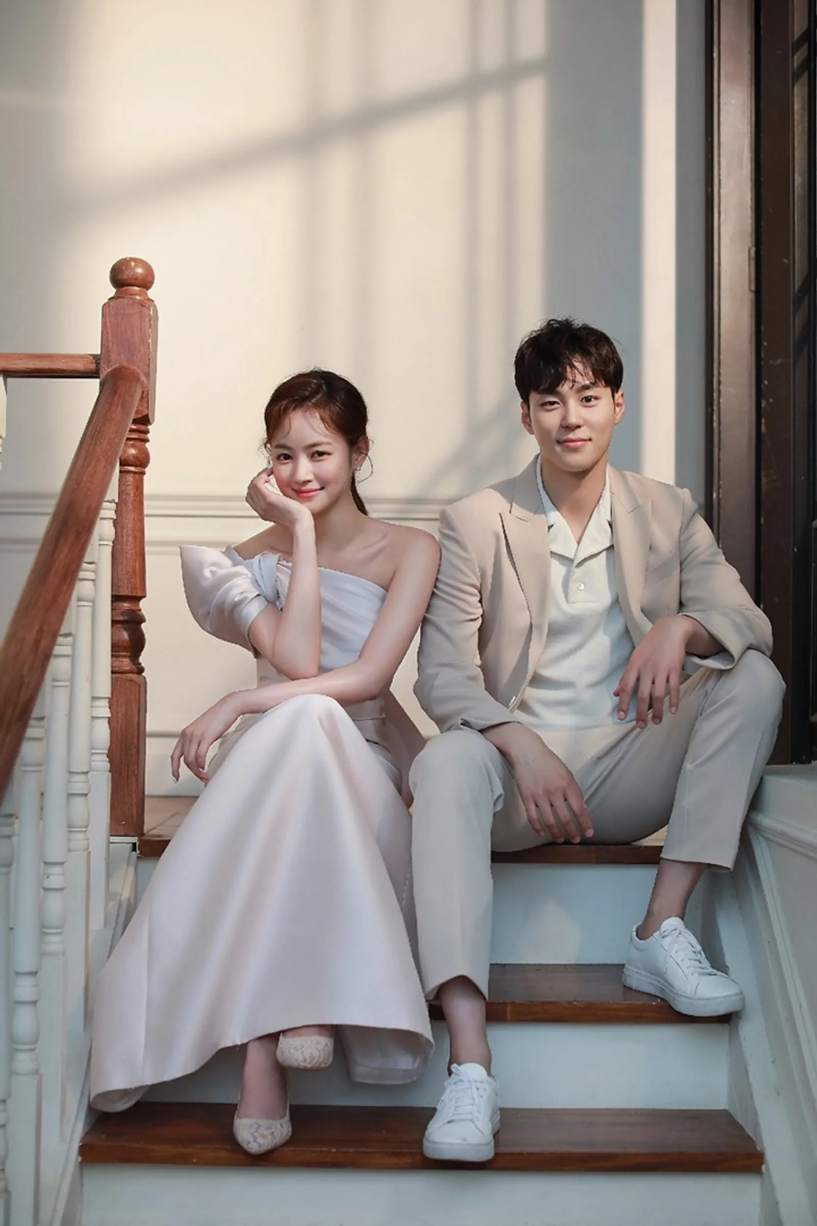 6 Ide Foto Prewedding Indoor a la Korea yang Aesthetic