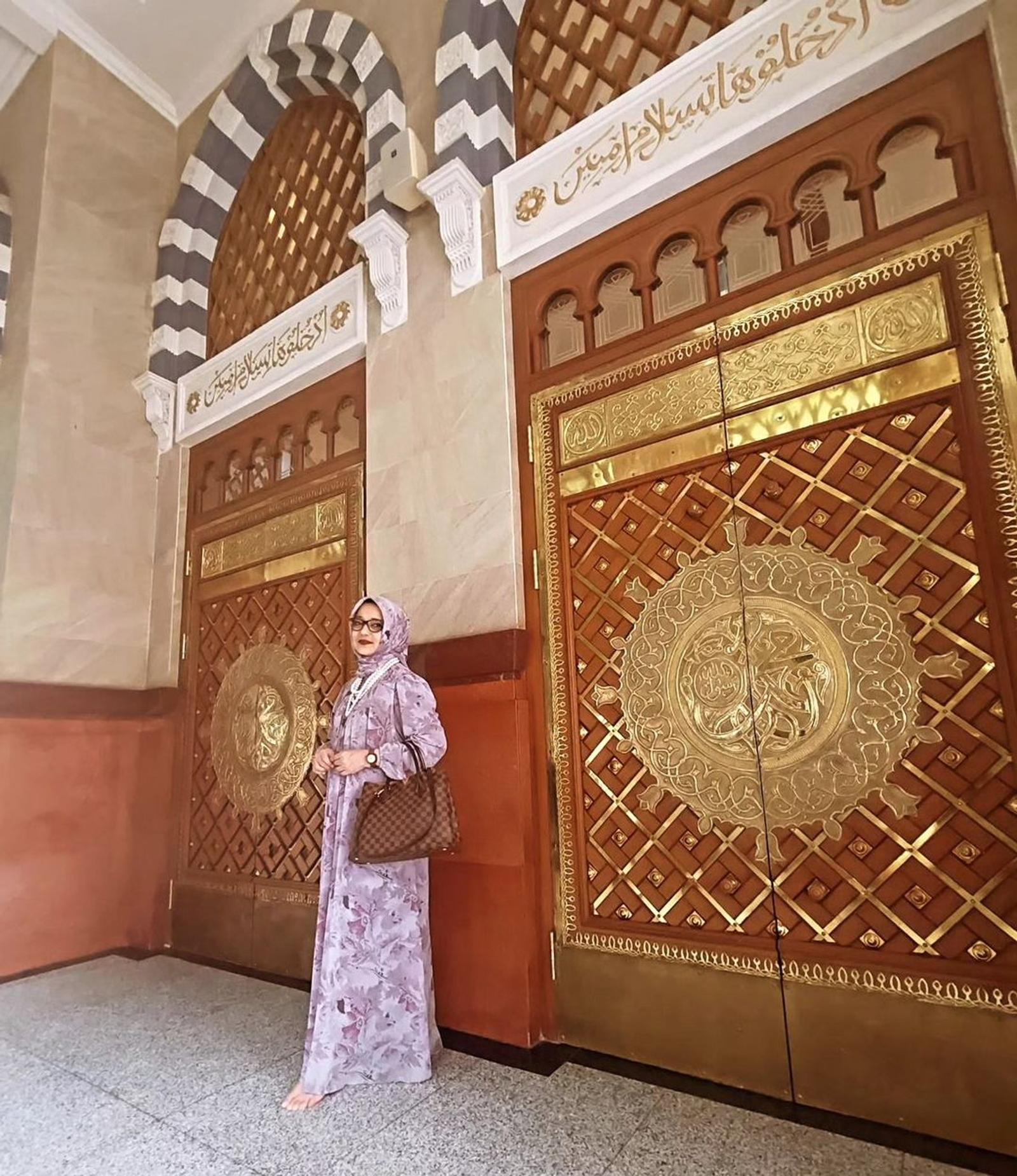 Mengenang Gaya Manis Marissa Haque, Dari Jadi Artis Hingga Politisi