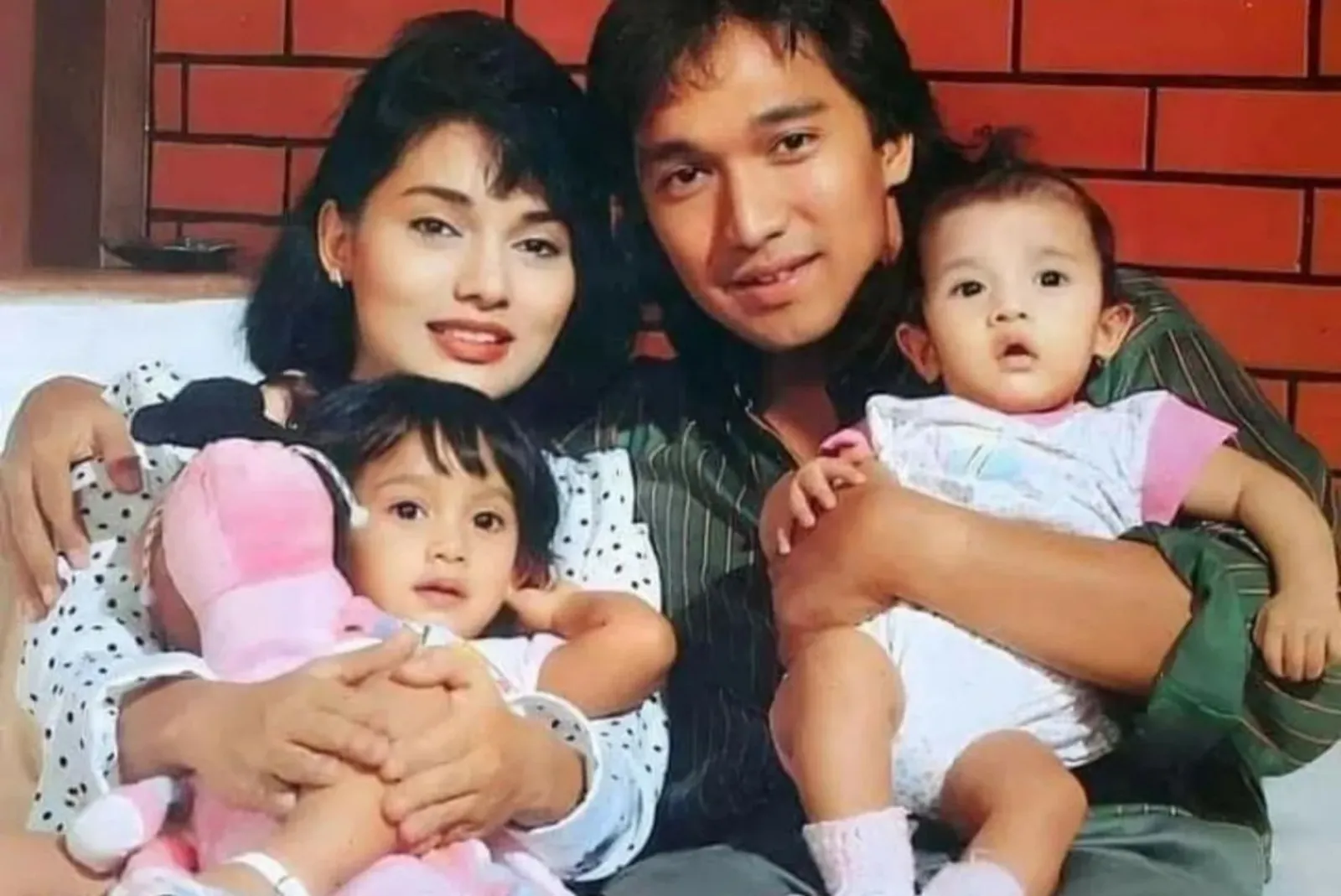 7 Potret Kenangan Marissa Haque dan Keluarga, Disebut Family Goals!