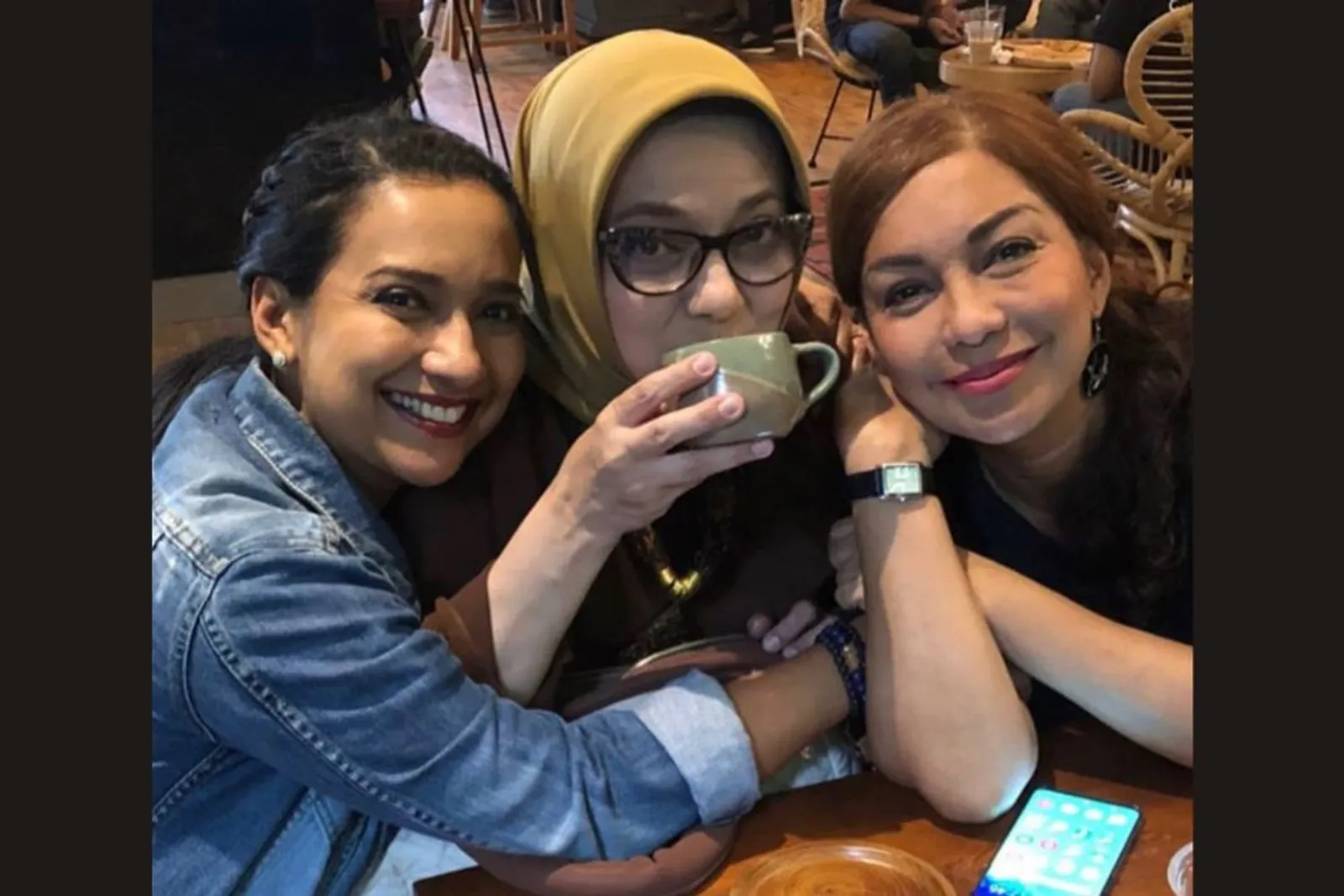 7 Fakta Keluarga Marissa Haque Istri Ikang Fawzi, Punya Dua Adik Artis