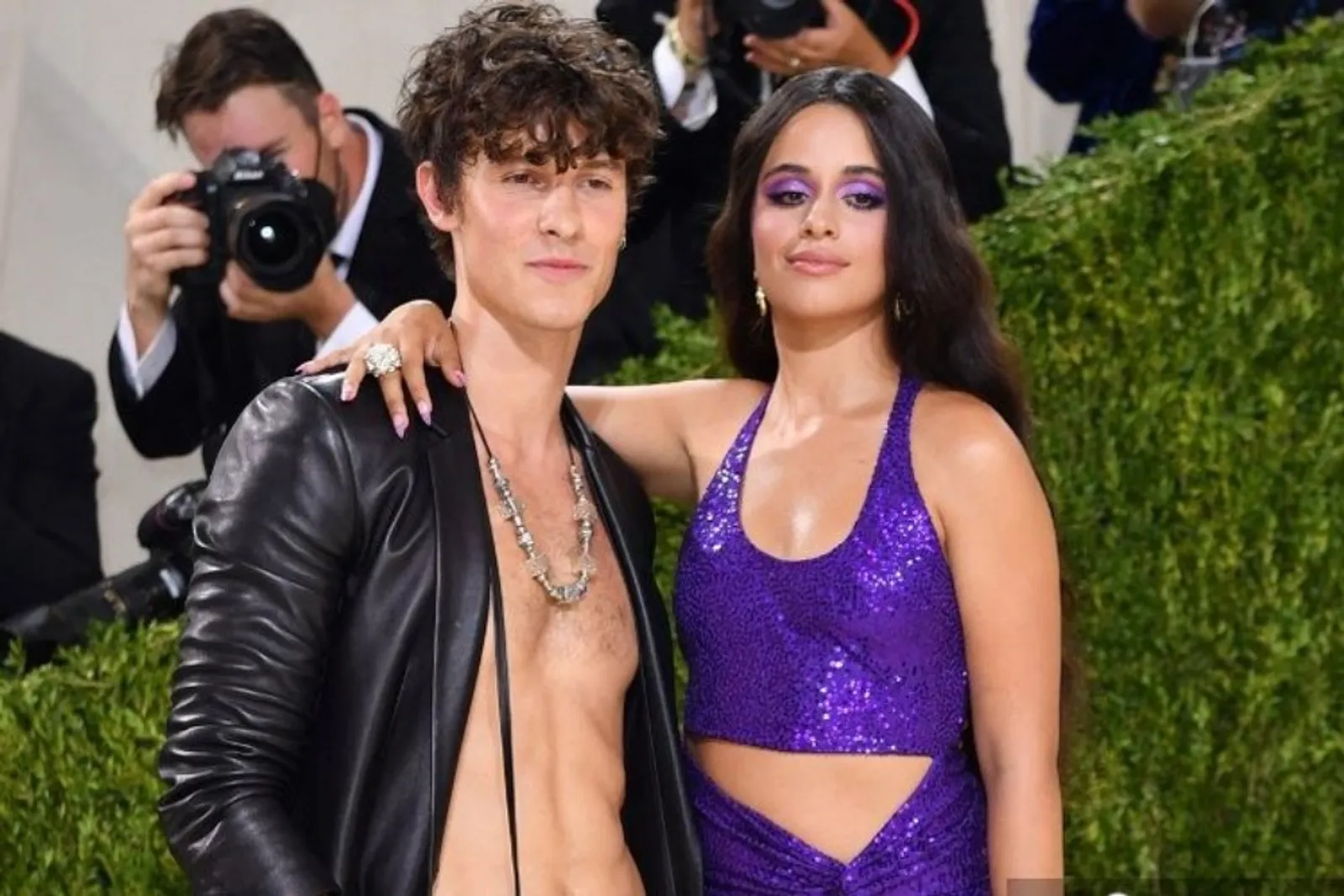 Shawn Mendes Buka Suara Soal Camila Cabello, Masih Berhubungan Baik!