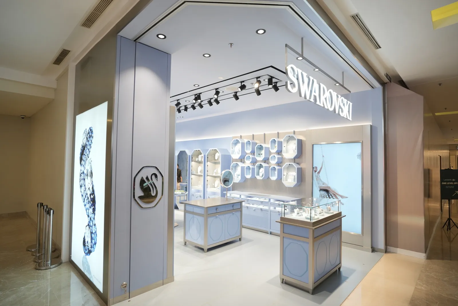 Swarovski Membuka Toko dengan Desain Terbaru di Grand Indonesia