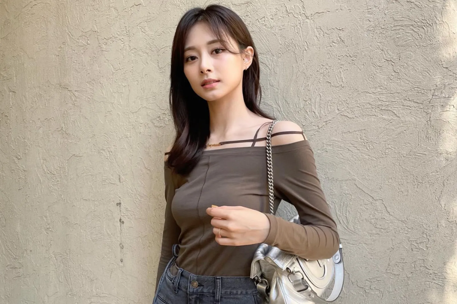 10 OOTD Korean Style Perempuan Kasual, Simpel tapi Stylish